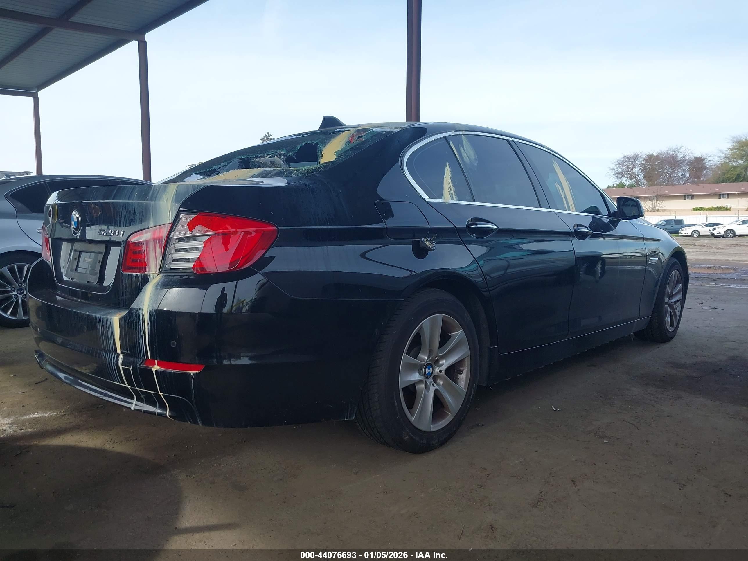 BMW 528I image 4
