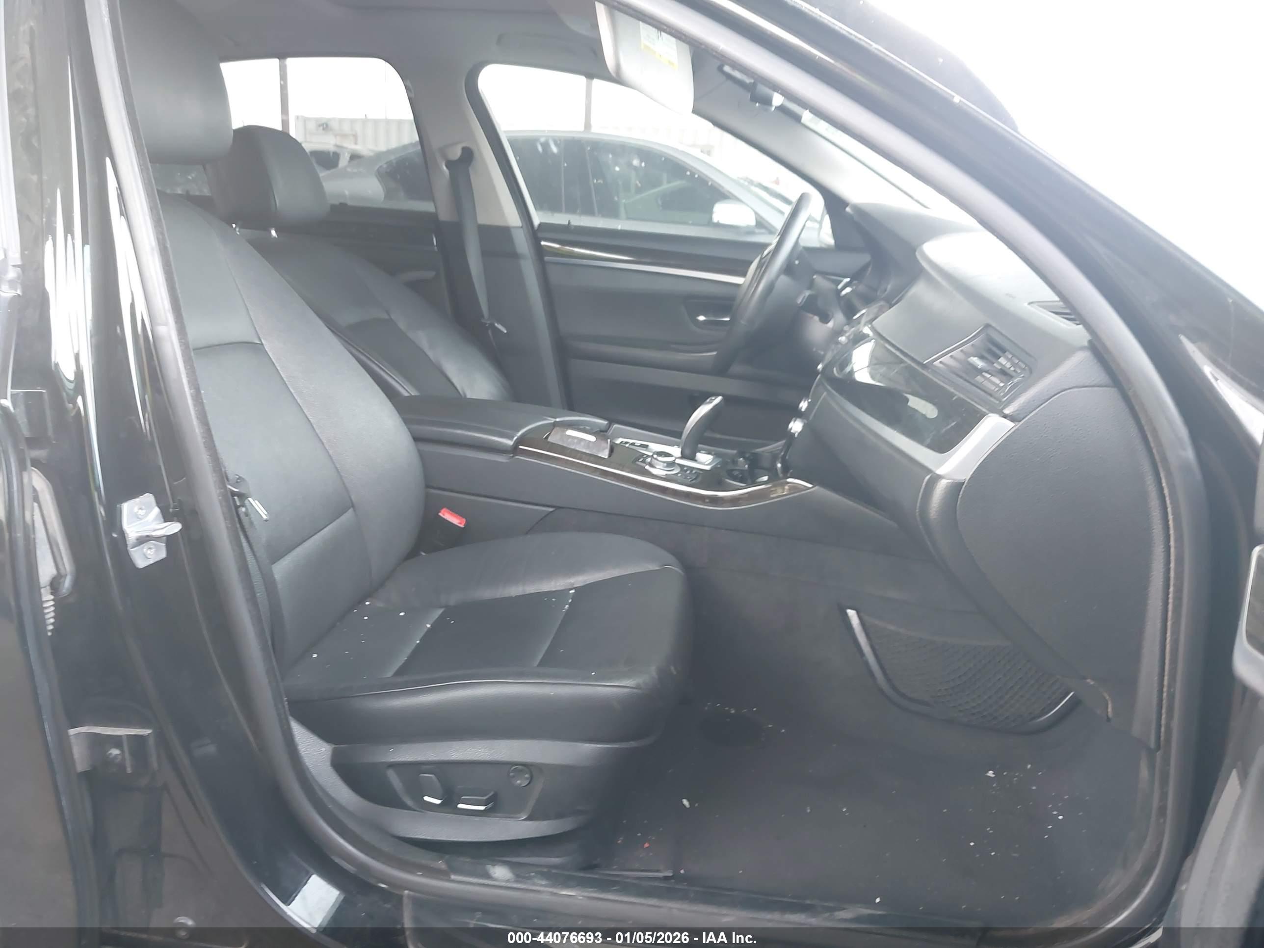 BMW 528I image 5