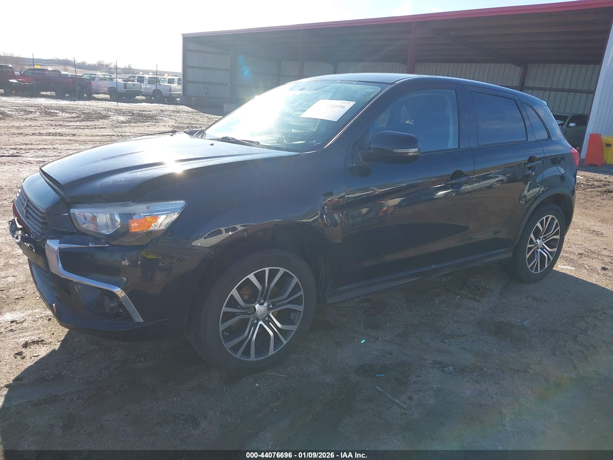 MITSUBISHI OUTLANDER image 2