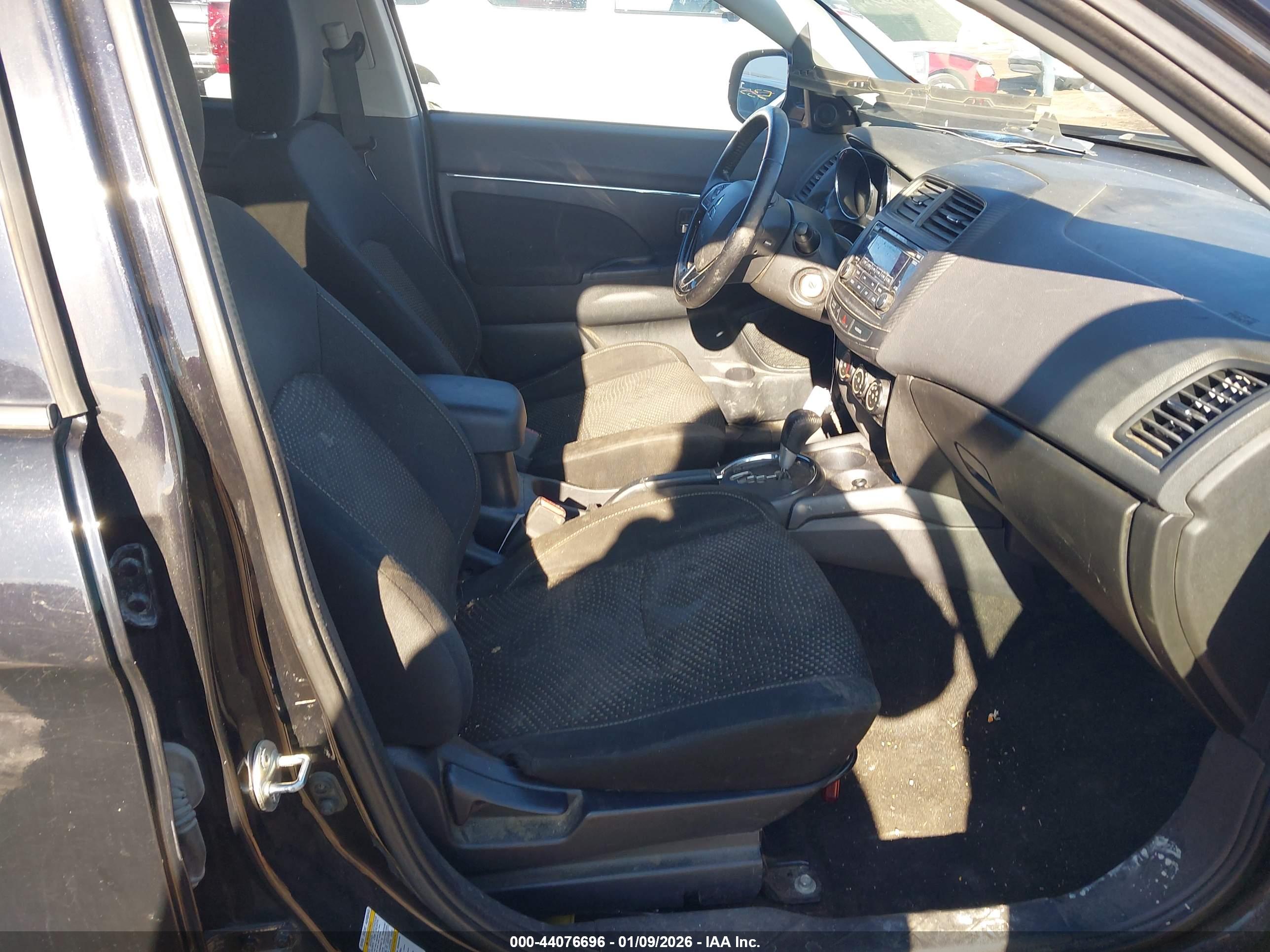 MITSUBISHI OUTLANDER image 5