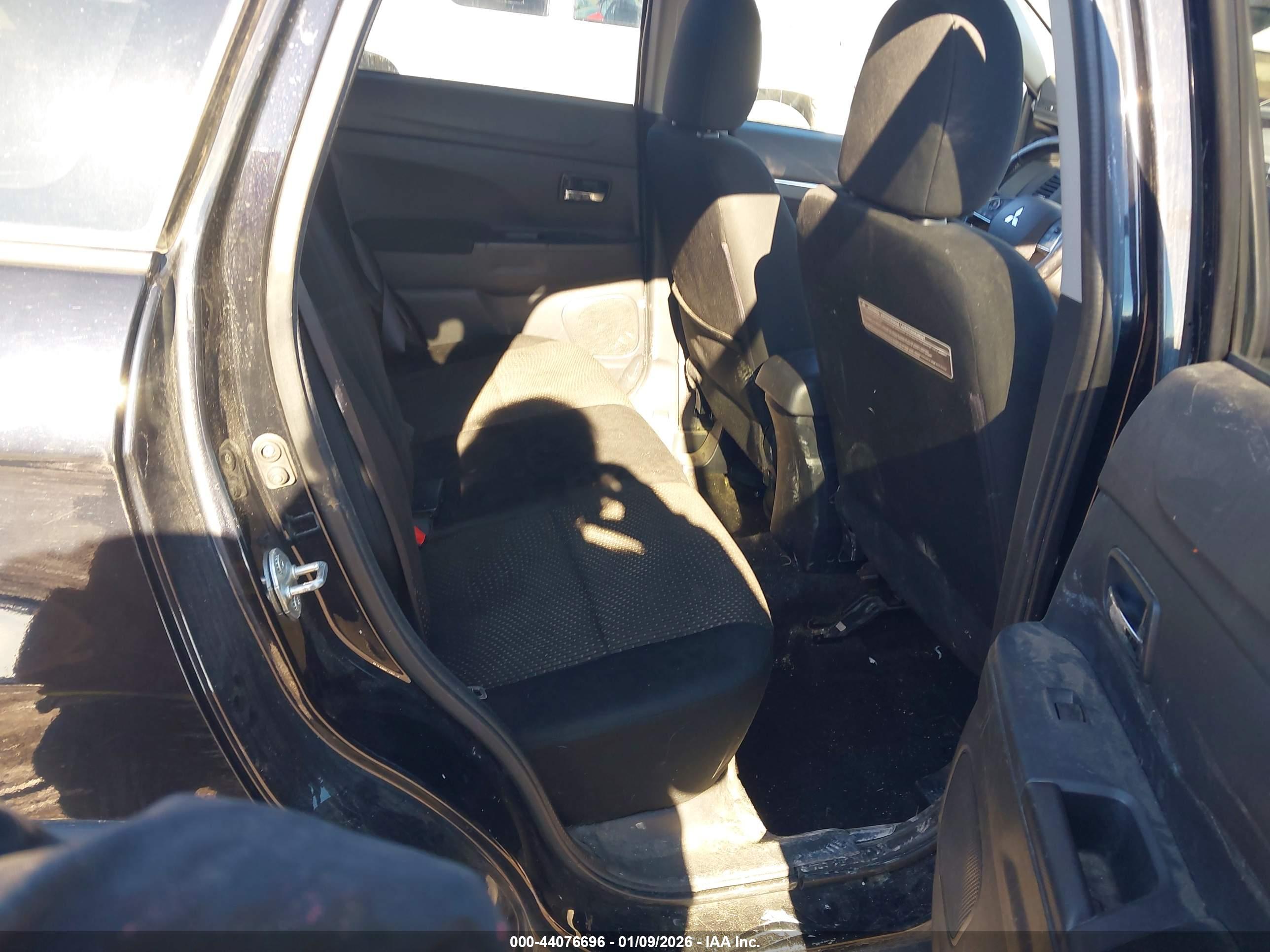 MITSUBISHI OUTLANDER image 8