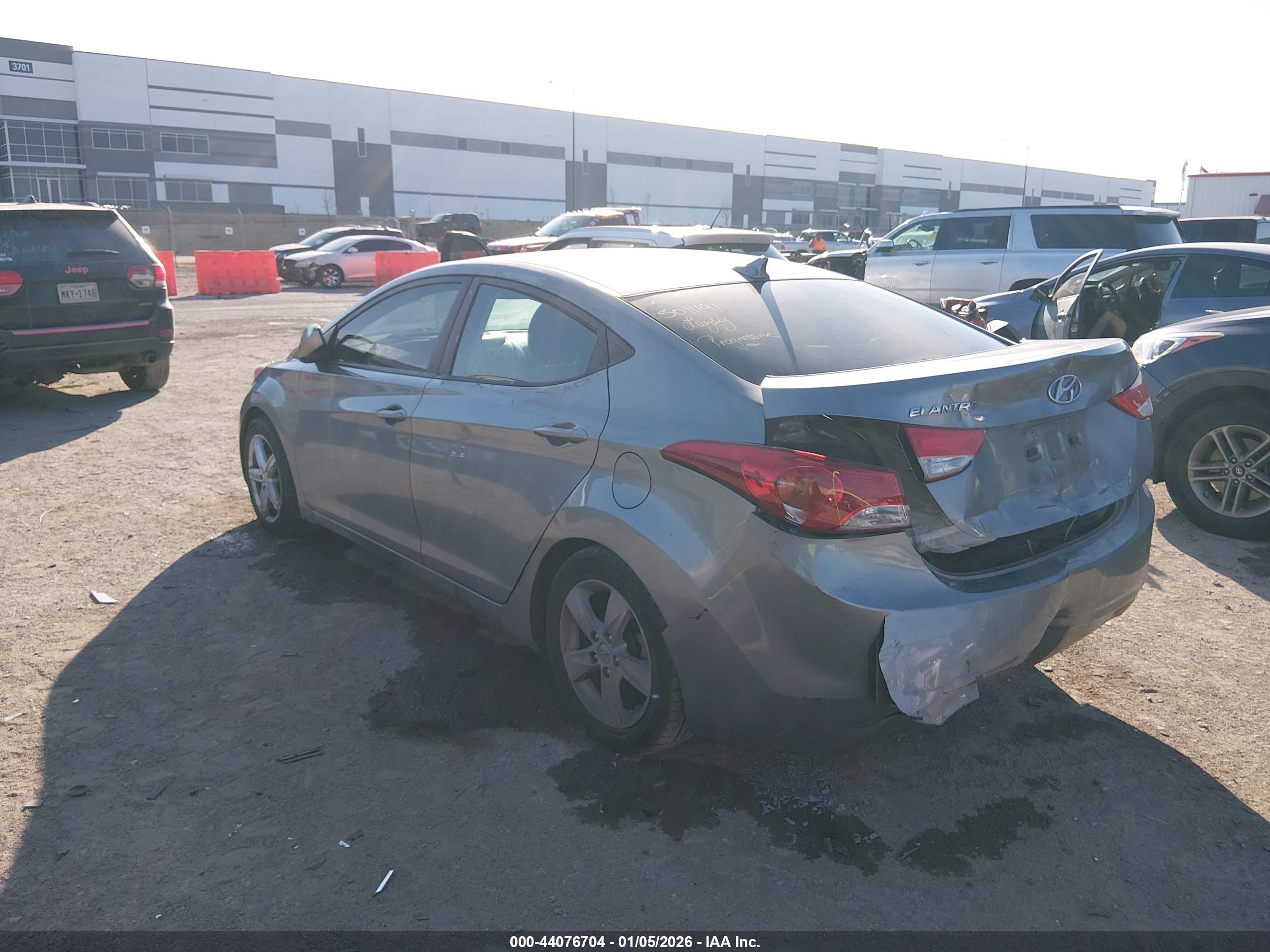 HYUNDAI ELANTRA image 3