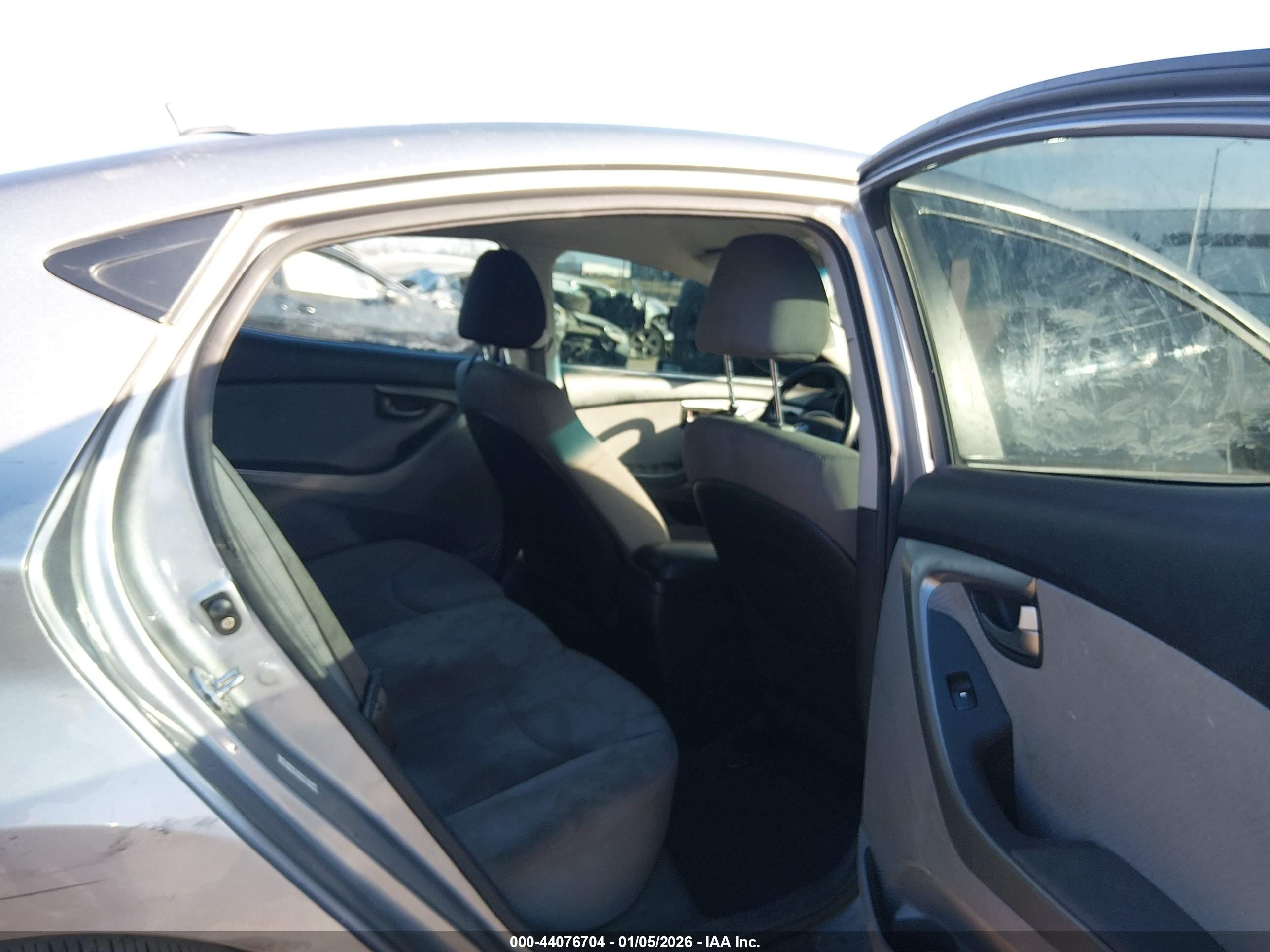 HYUNDAI ELANTRA image 8