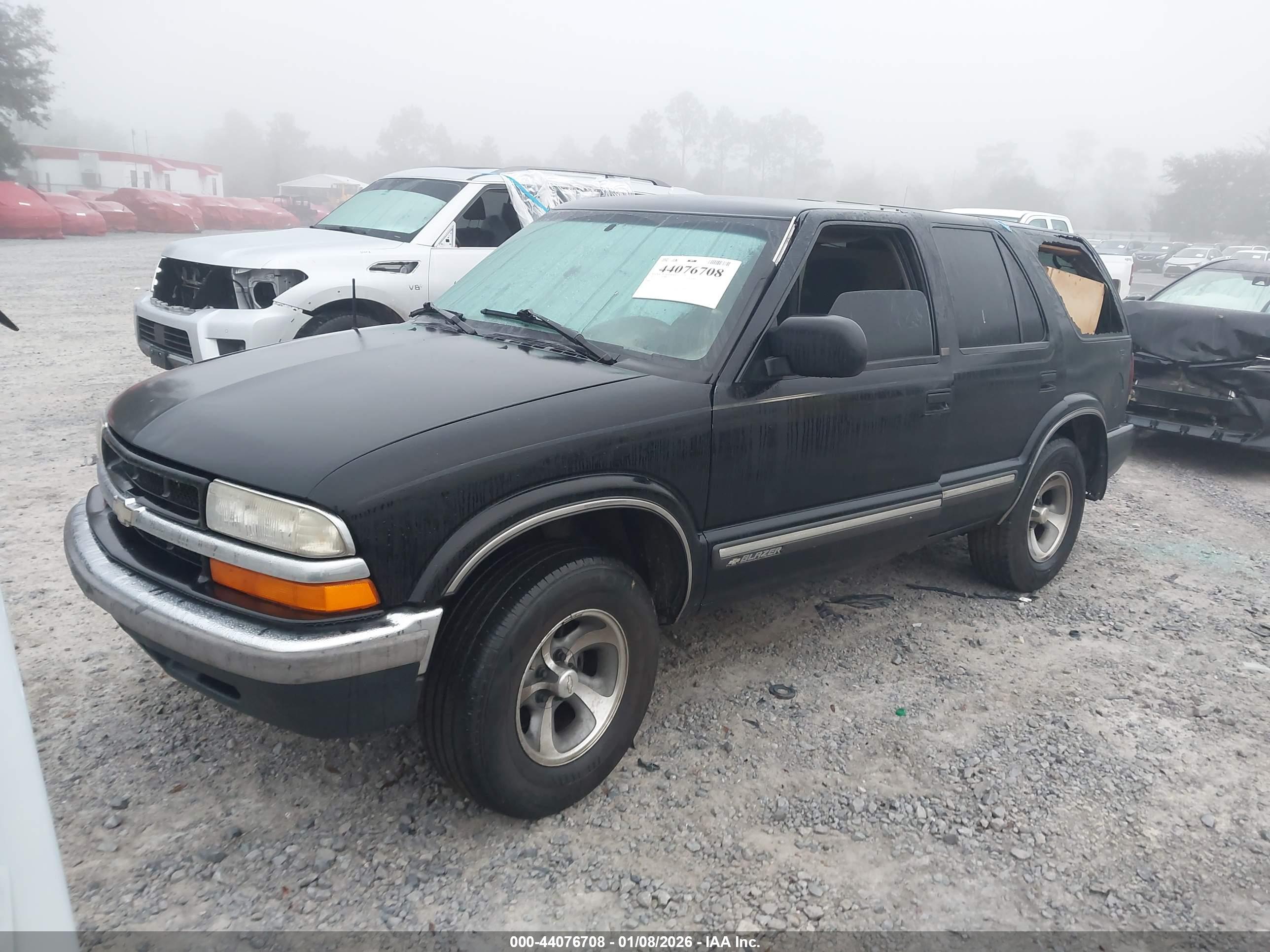 CHEVROLET BLAZER image 2