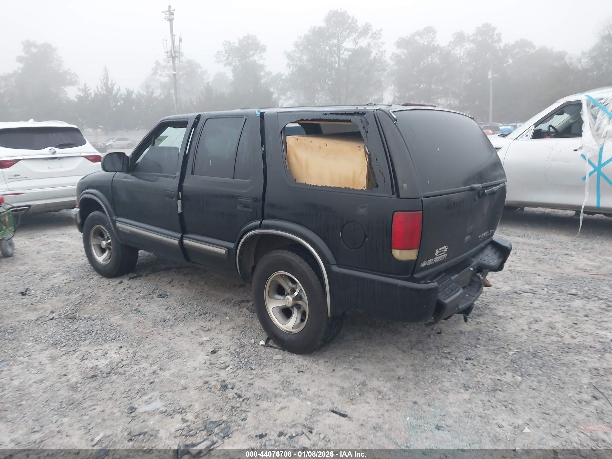 CHEVROLET BLAZER image 3