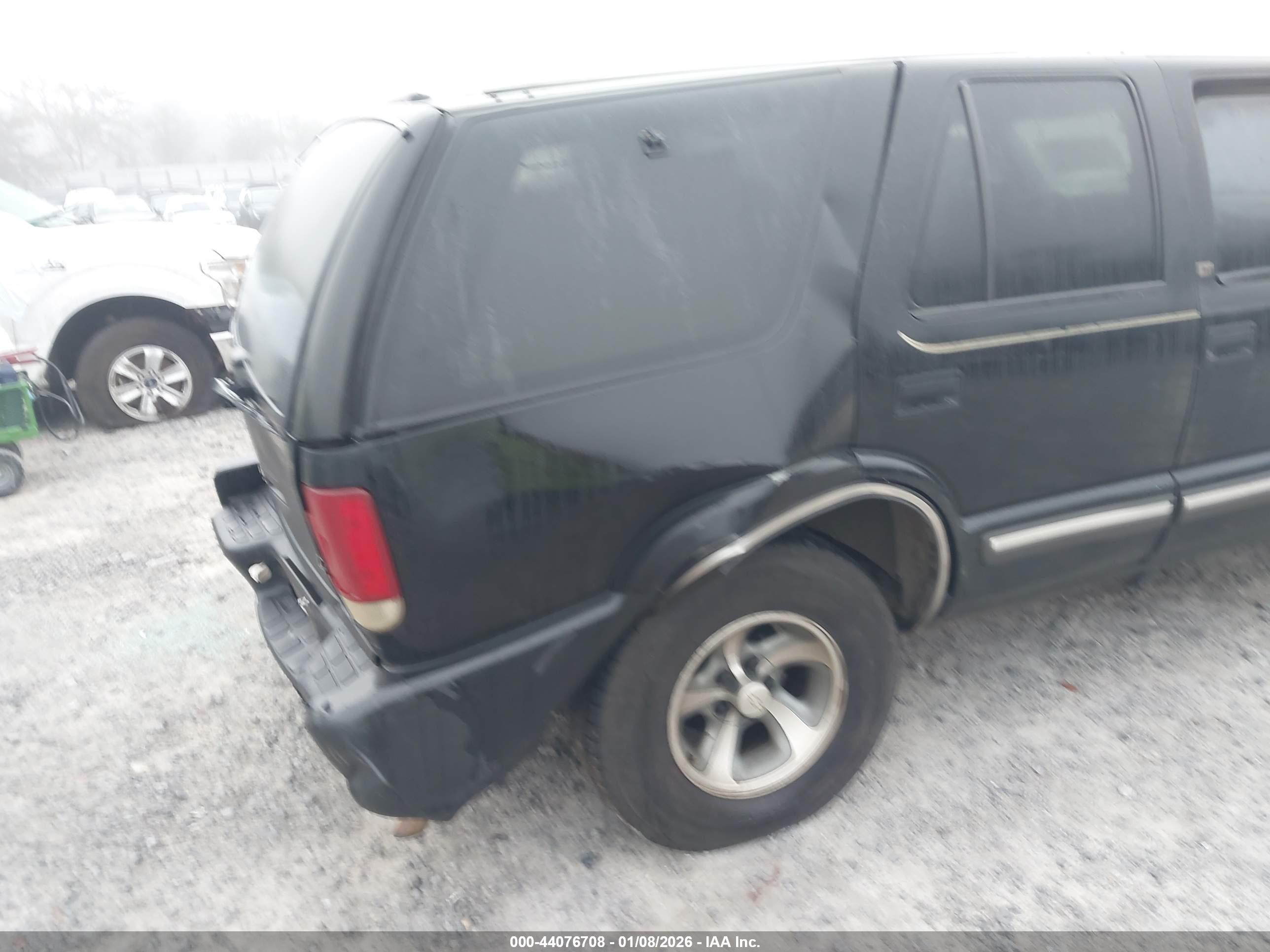 CHEVROLET BLAZER image 6