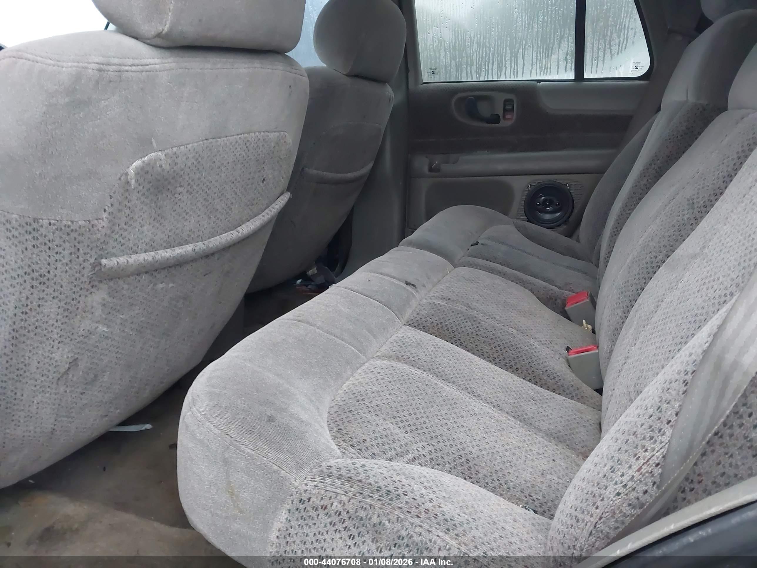 CHEVROLET BLAZER image 8