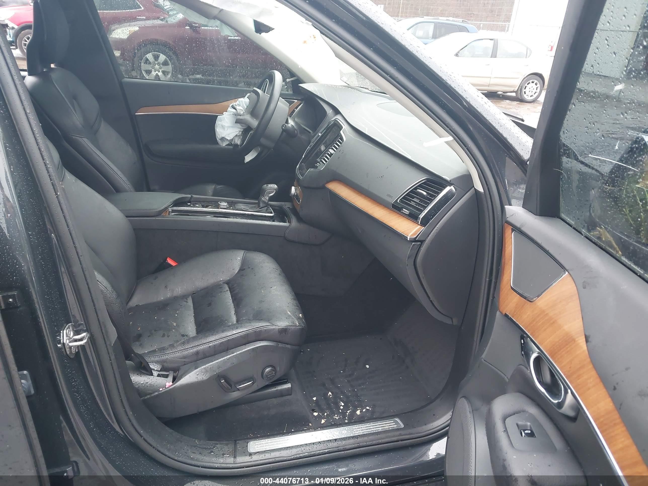 VOLVO XC90 image 5