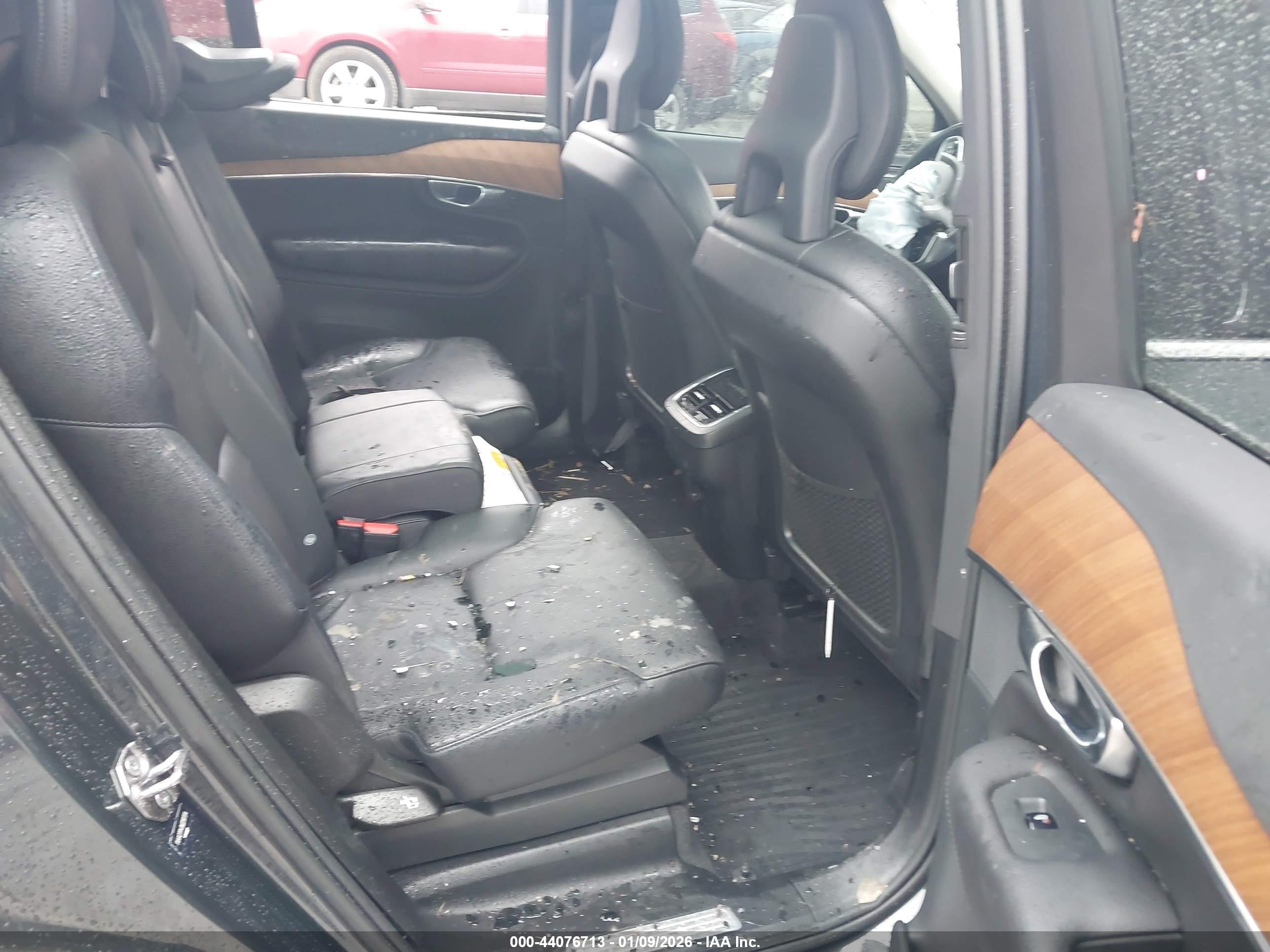 VOLVO XC90 image 8