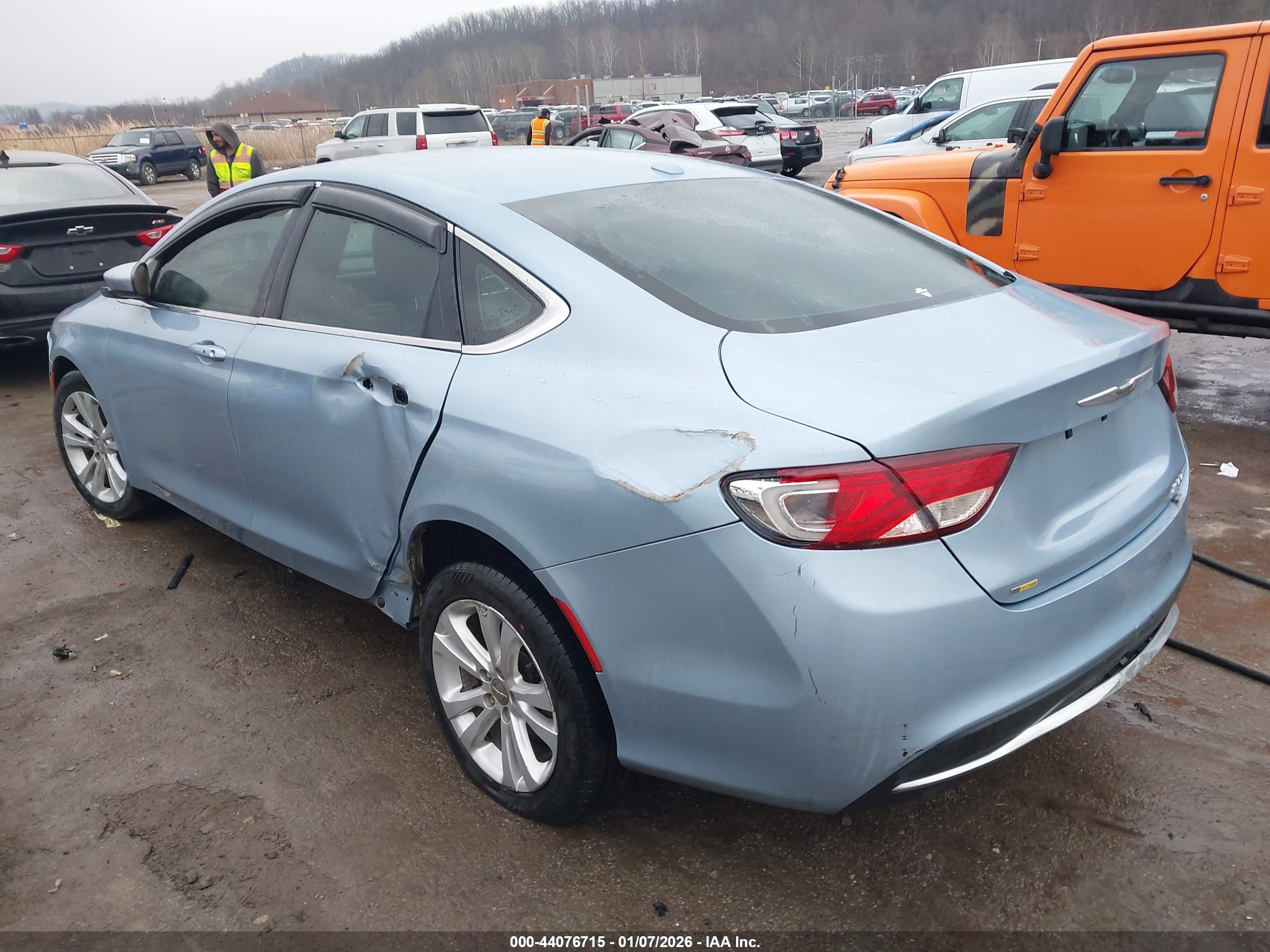 CHRYSLER 200 image 3