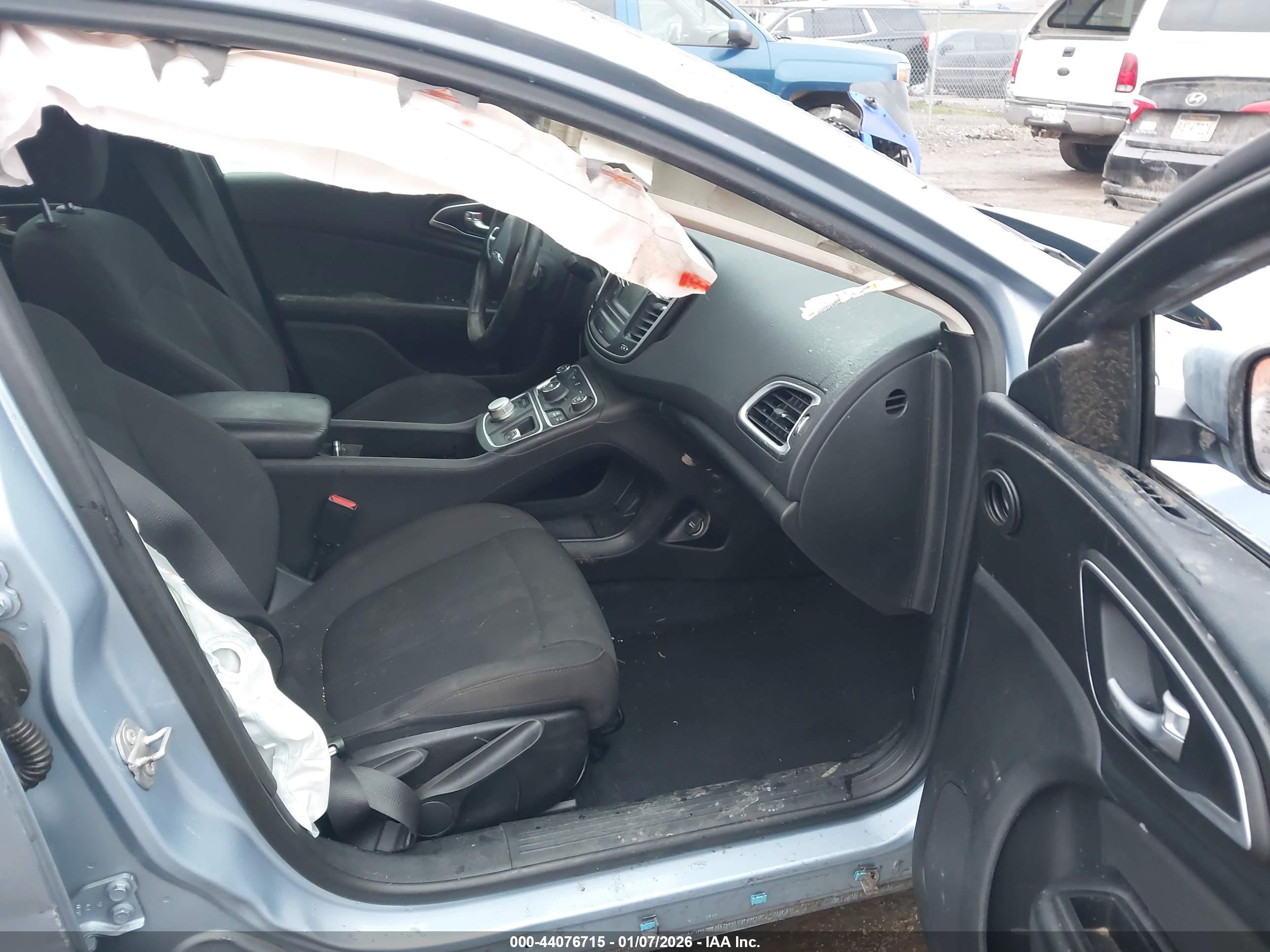CHRYSLER 200 image 5
