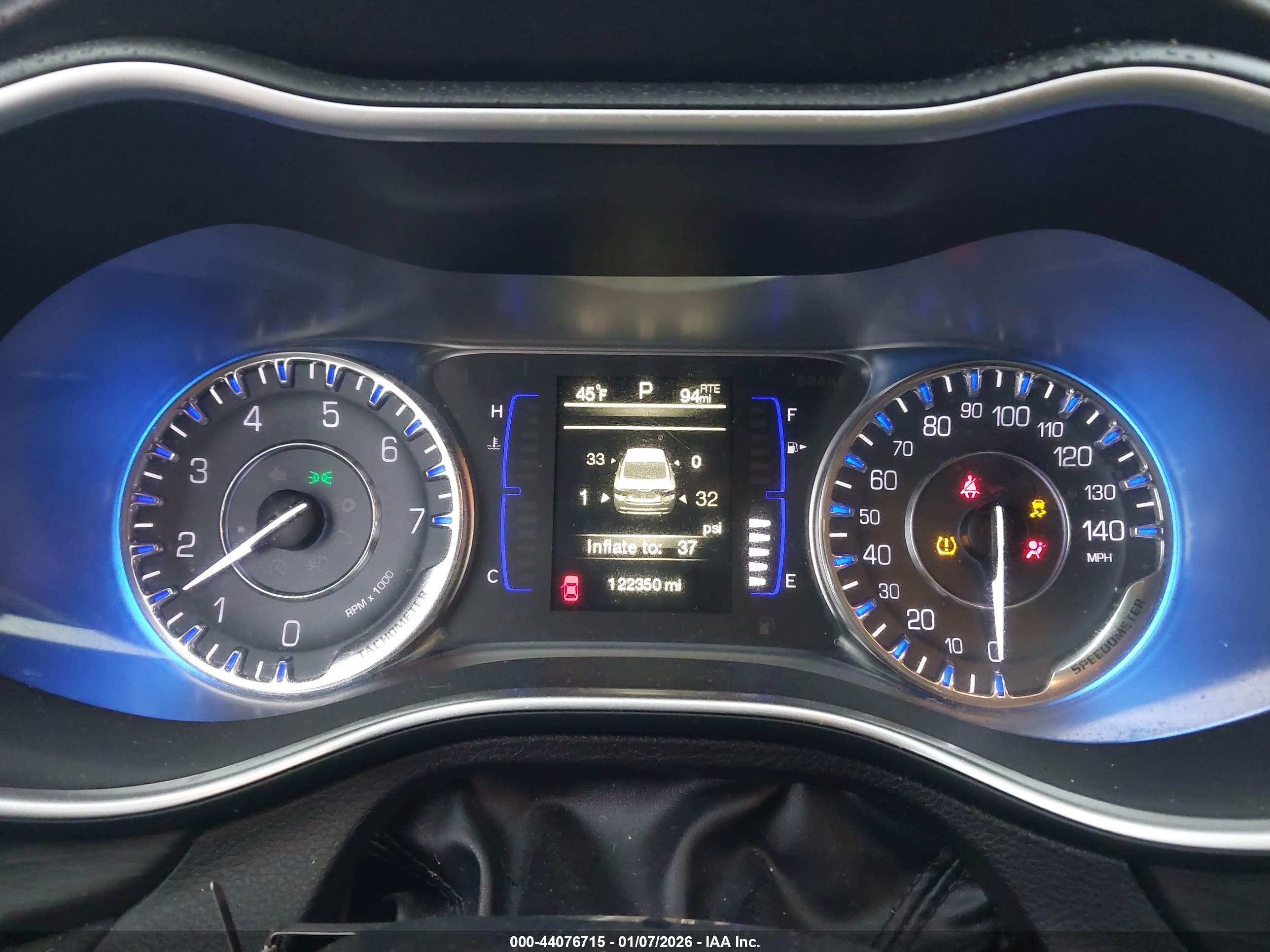 CHRYSLER 200 image 7