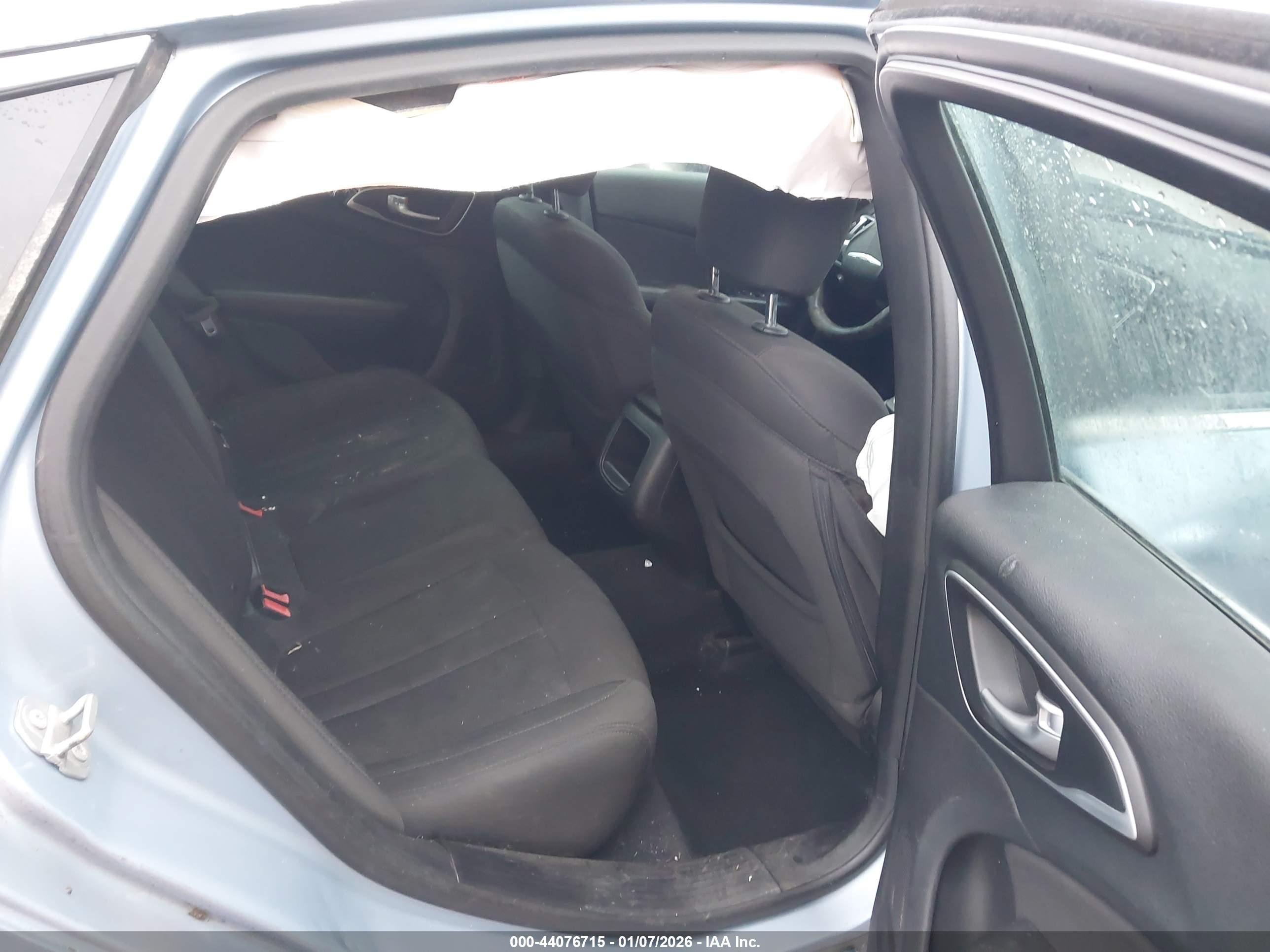 CHRYSLER 200 image 8