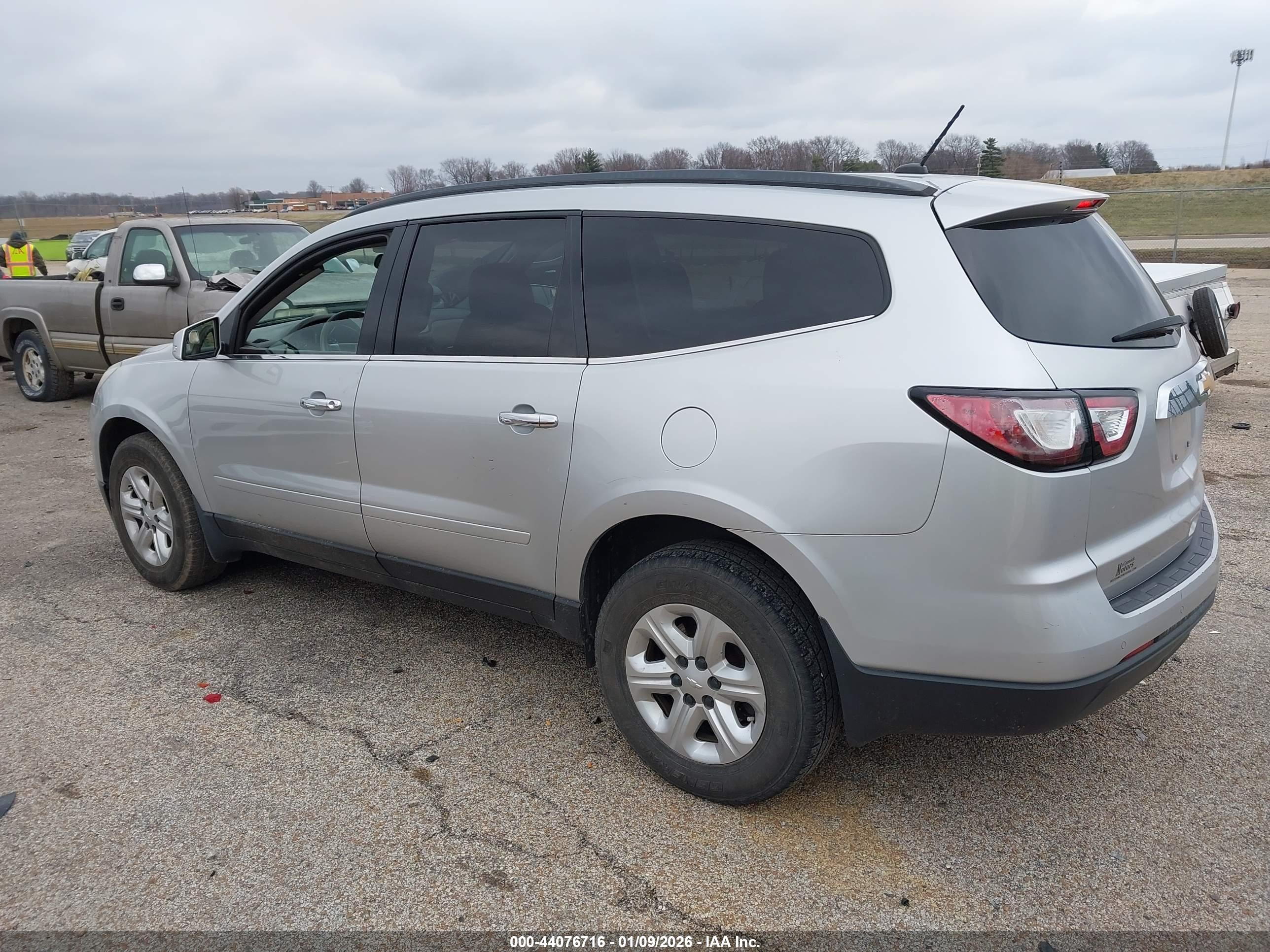 CHEVROLET TRAVERSE image 3
