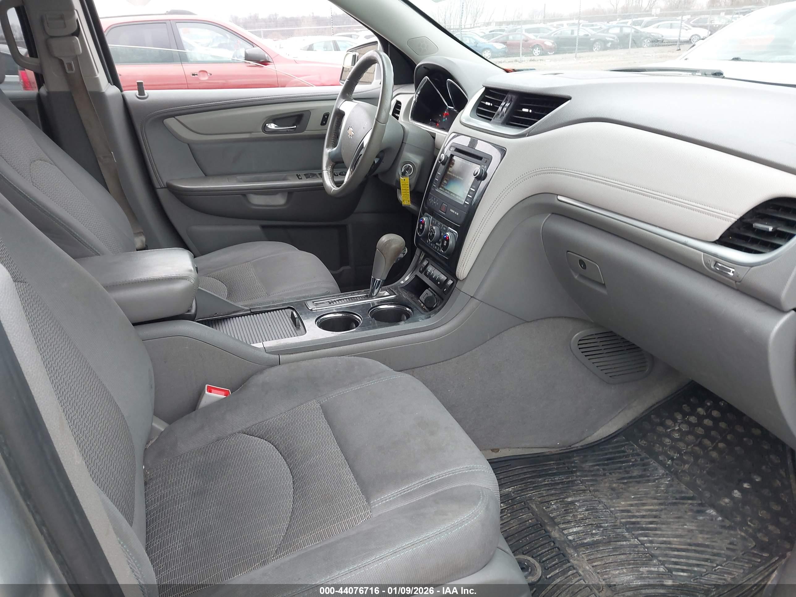 CHEVROLET TRAVERSE image 5