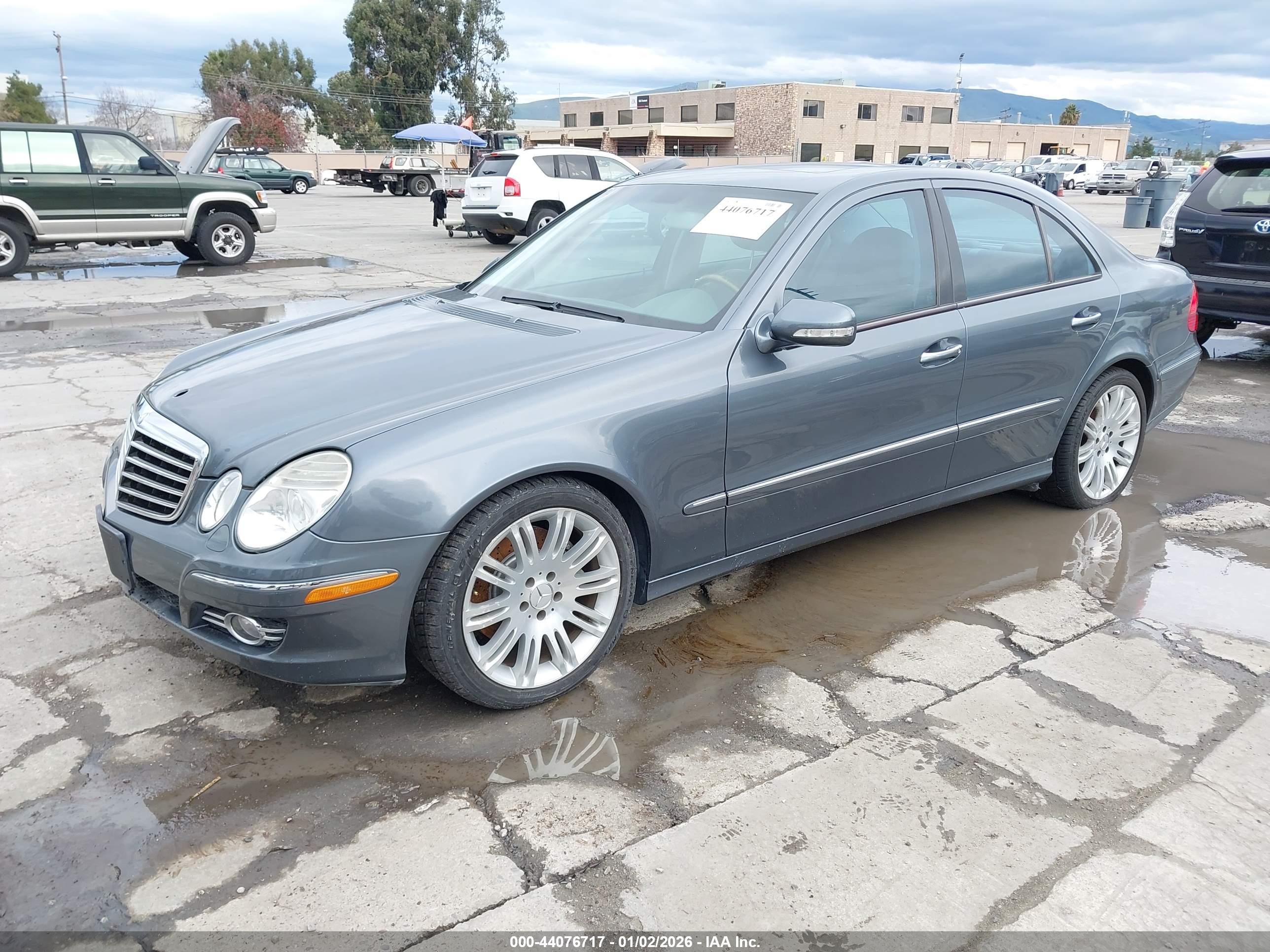 MERCEDES-BENZ E image 2