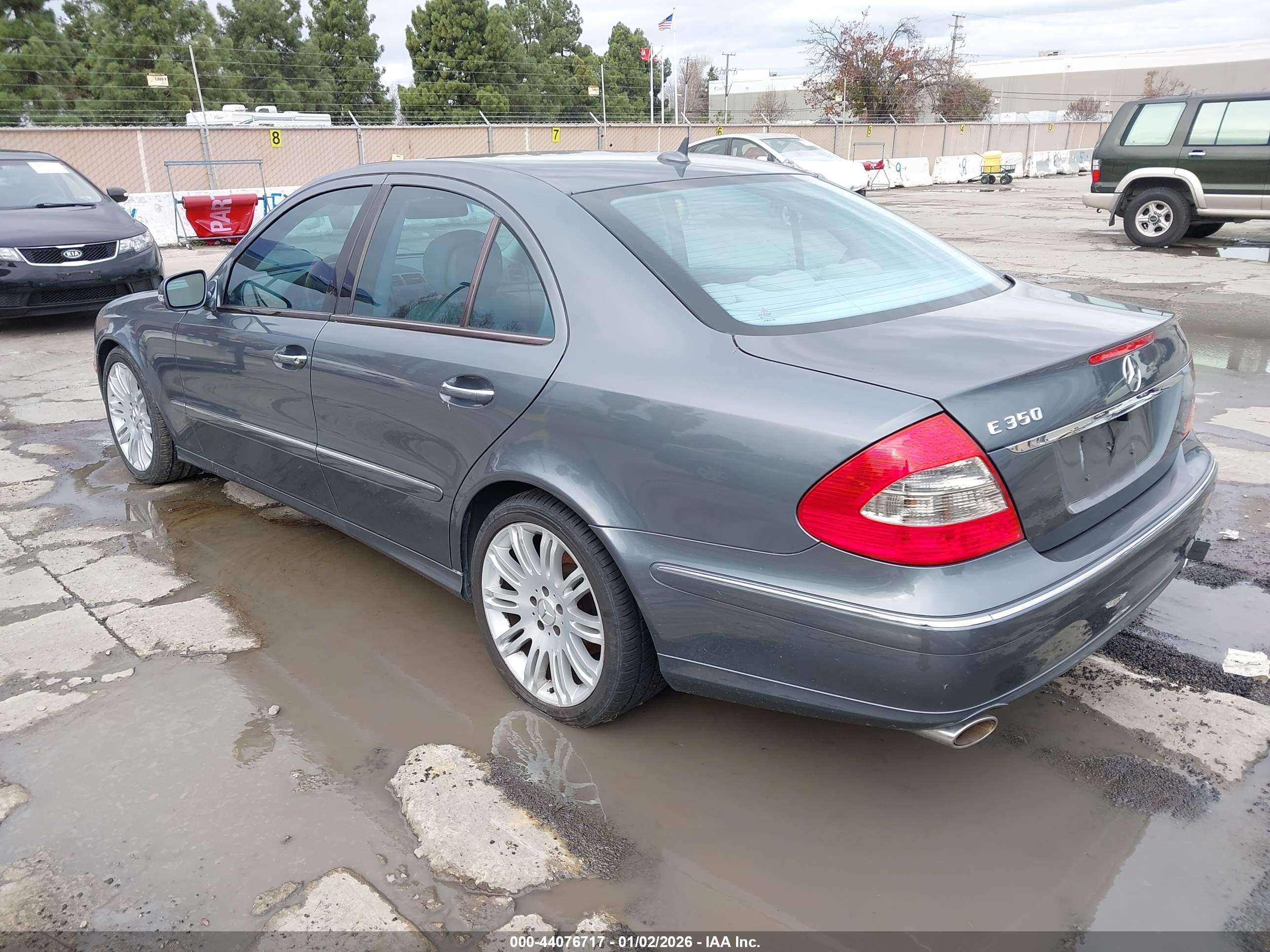 MERCEDES-BENZ E image 3