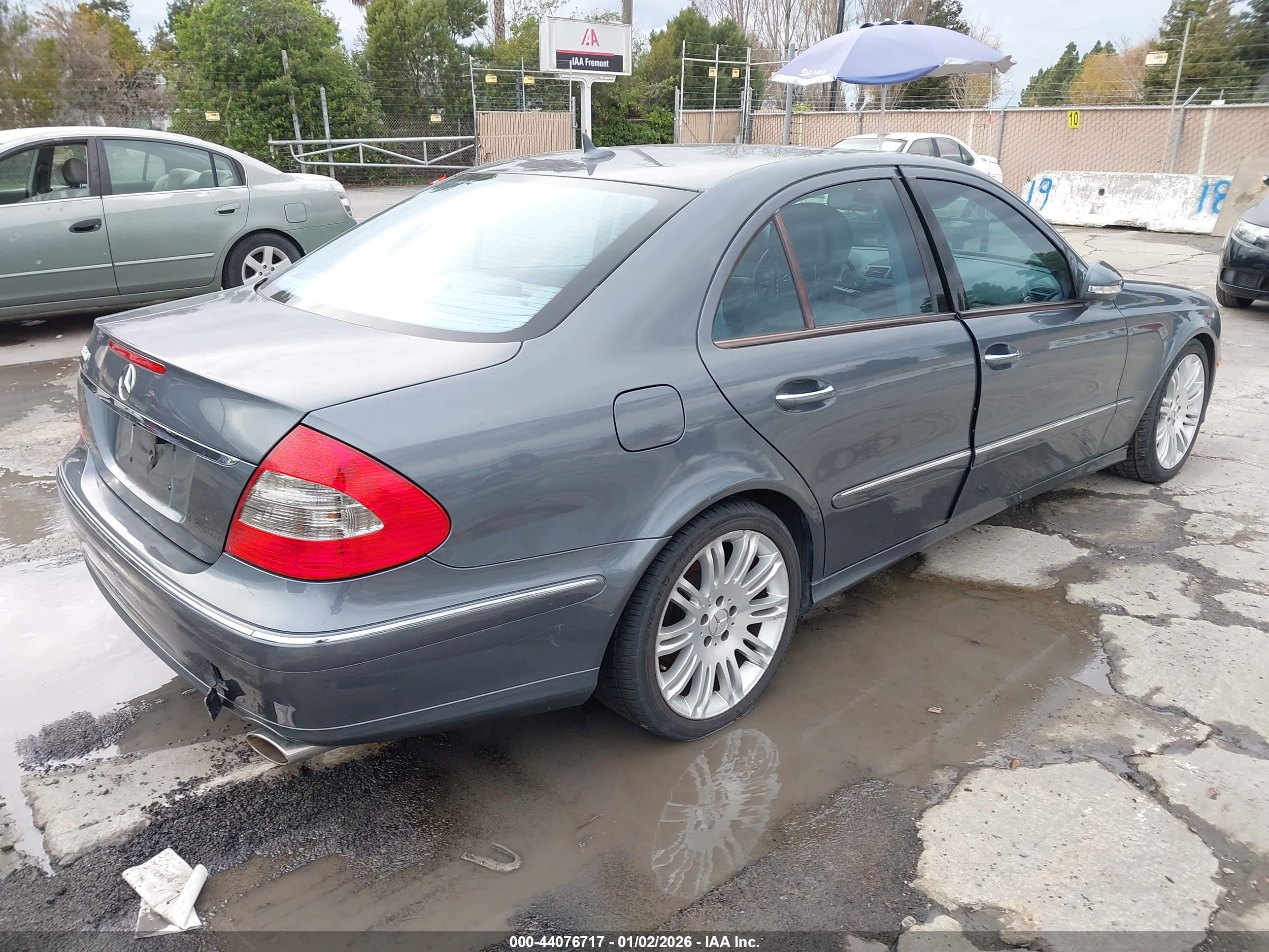 MERCEDES-BENZ E image 4