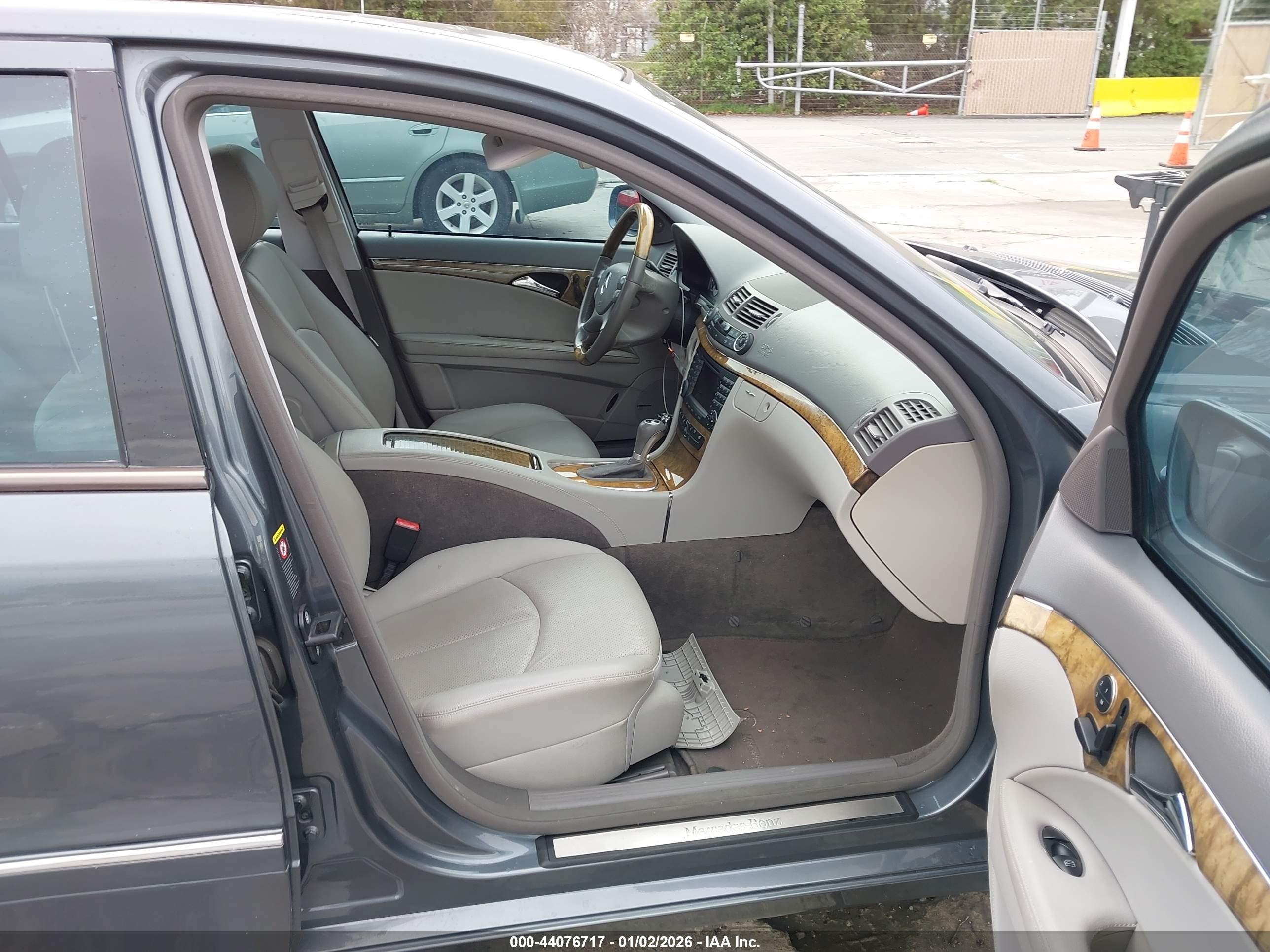 MERCEDES-BENZ E image 5