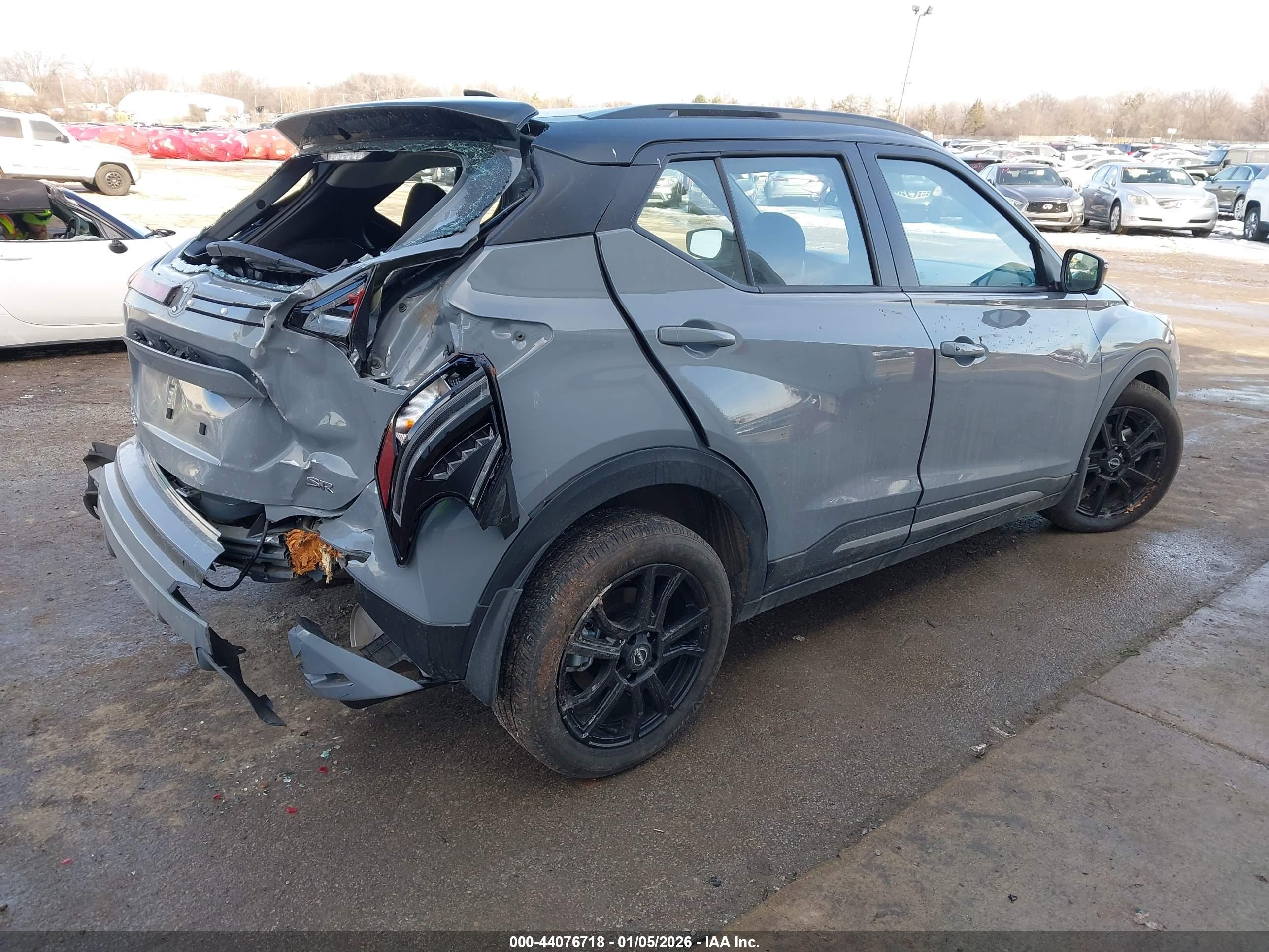 NISSAN KICKS image 4
