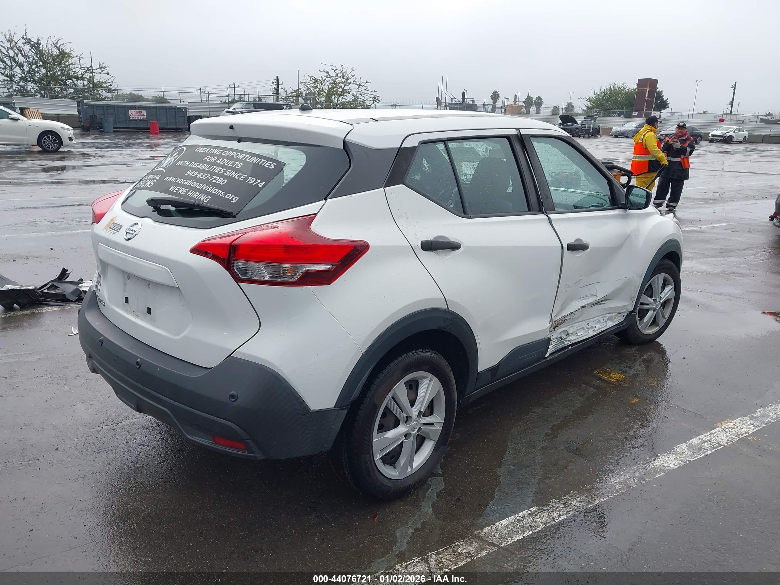 NISSAN KICKS image 4