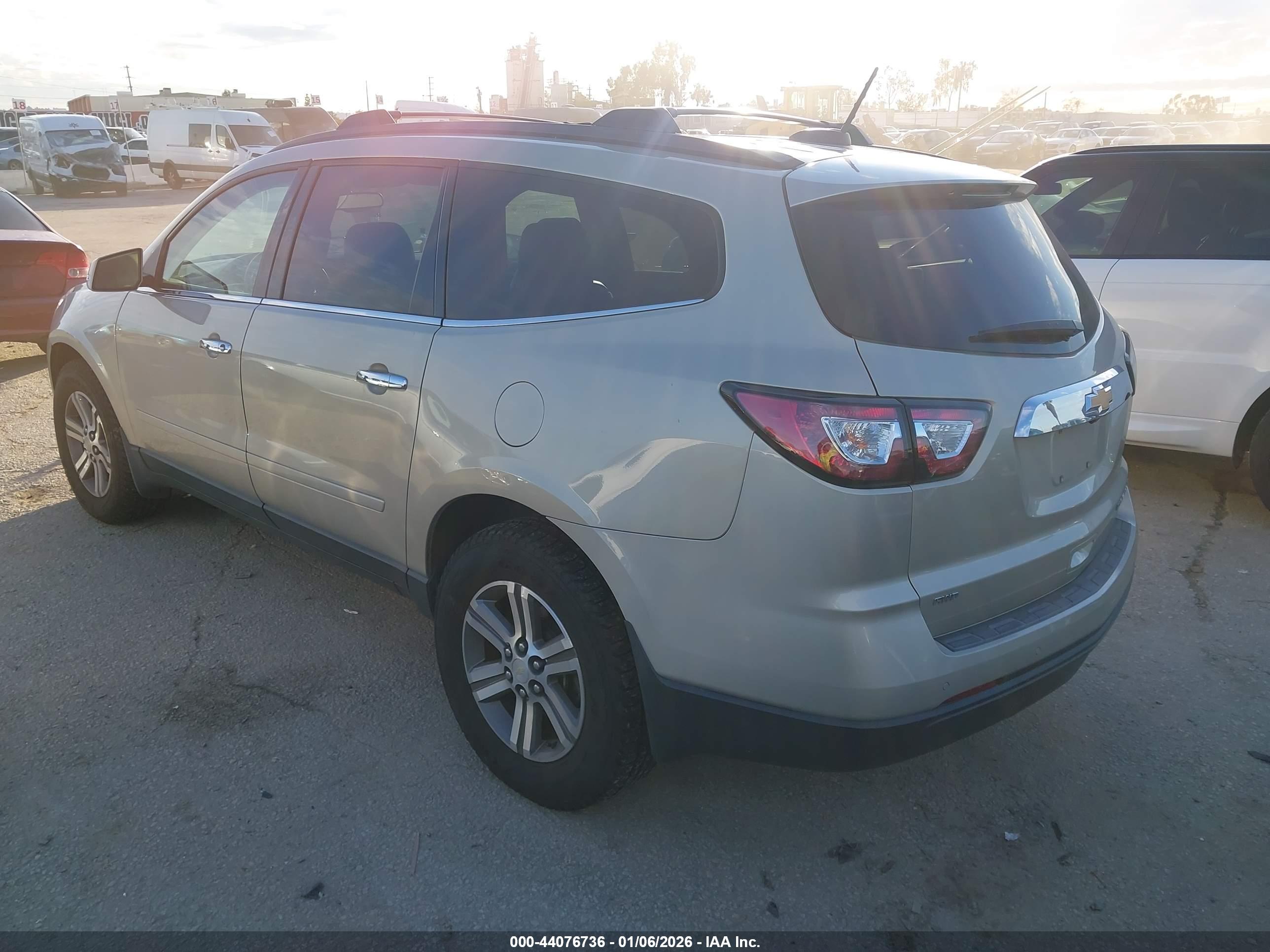CHEVROLET TRAVERSE image 3