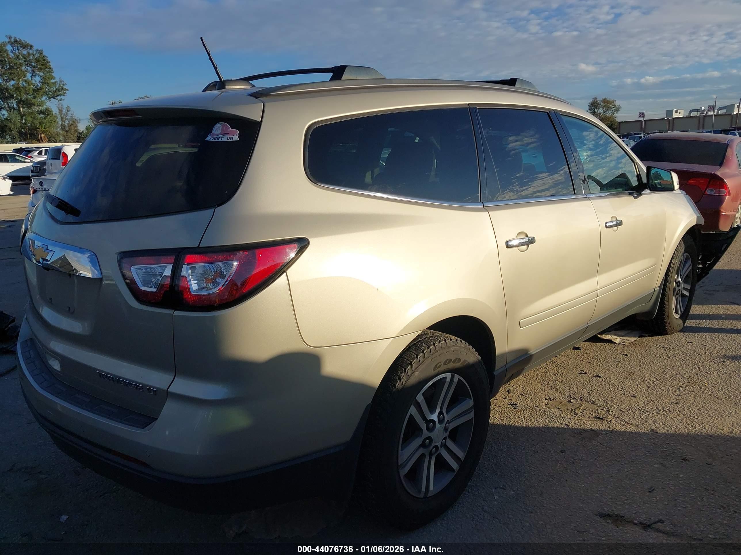CHEVROLET TRAVERSE image 4
