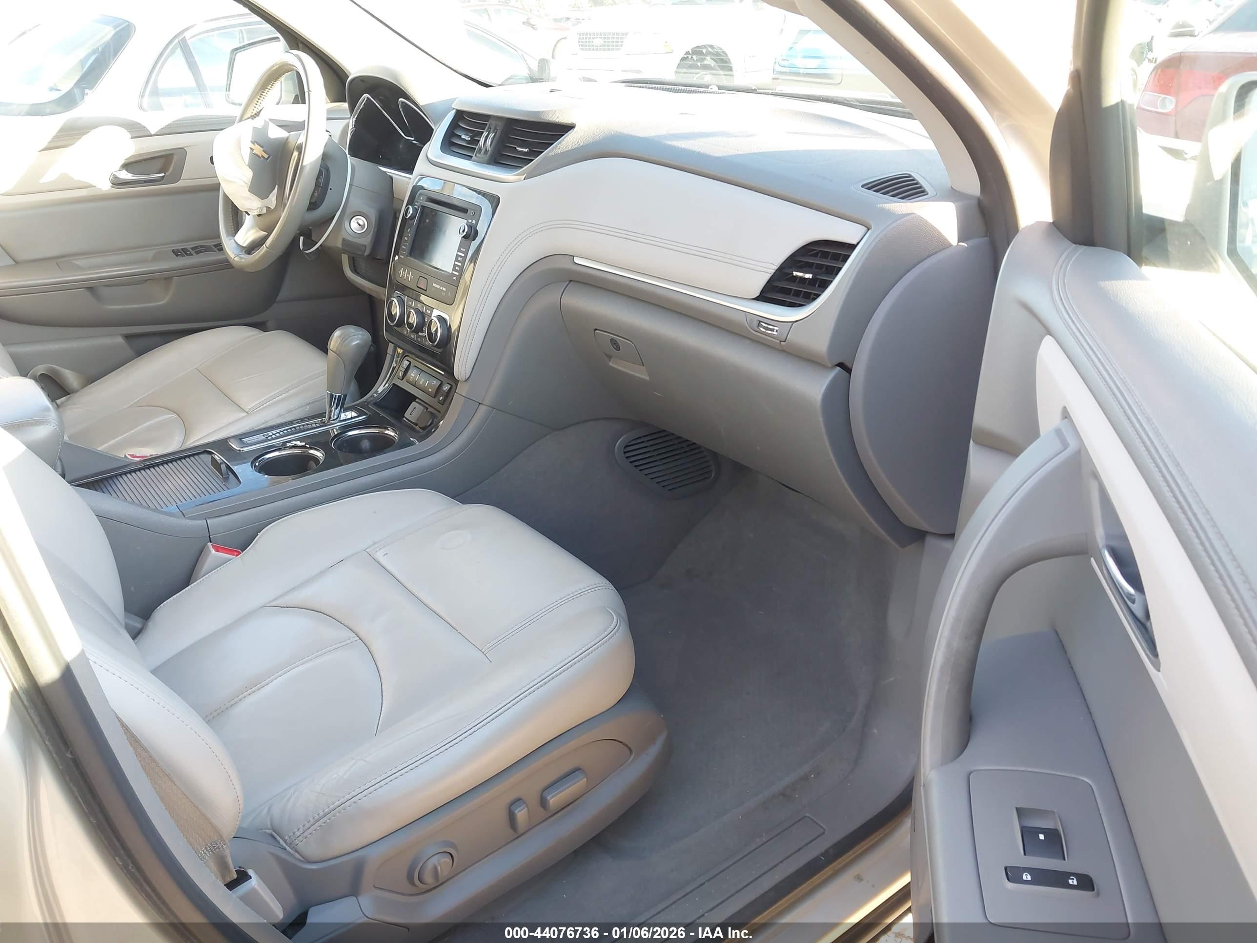 CHEVROLET TRAVERSE image 5