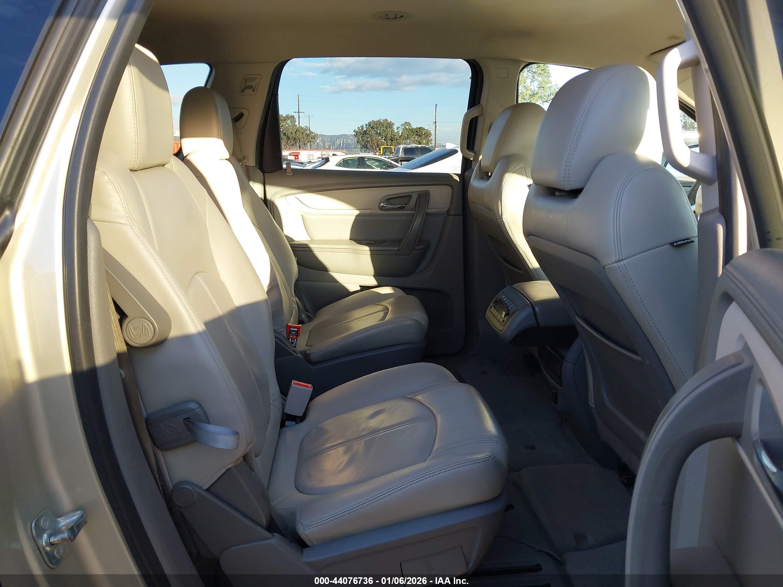 CHEVROLET TRAVERSE image 8