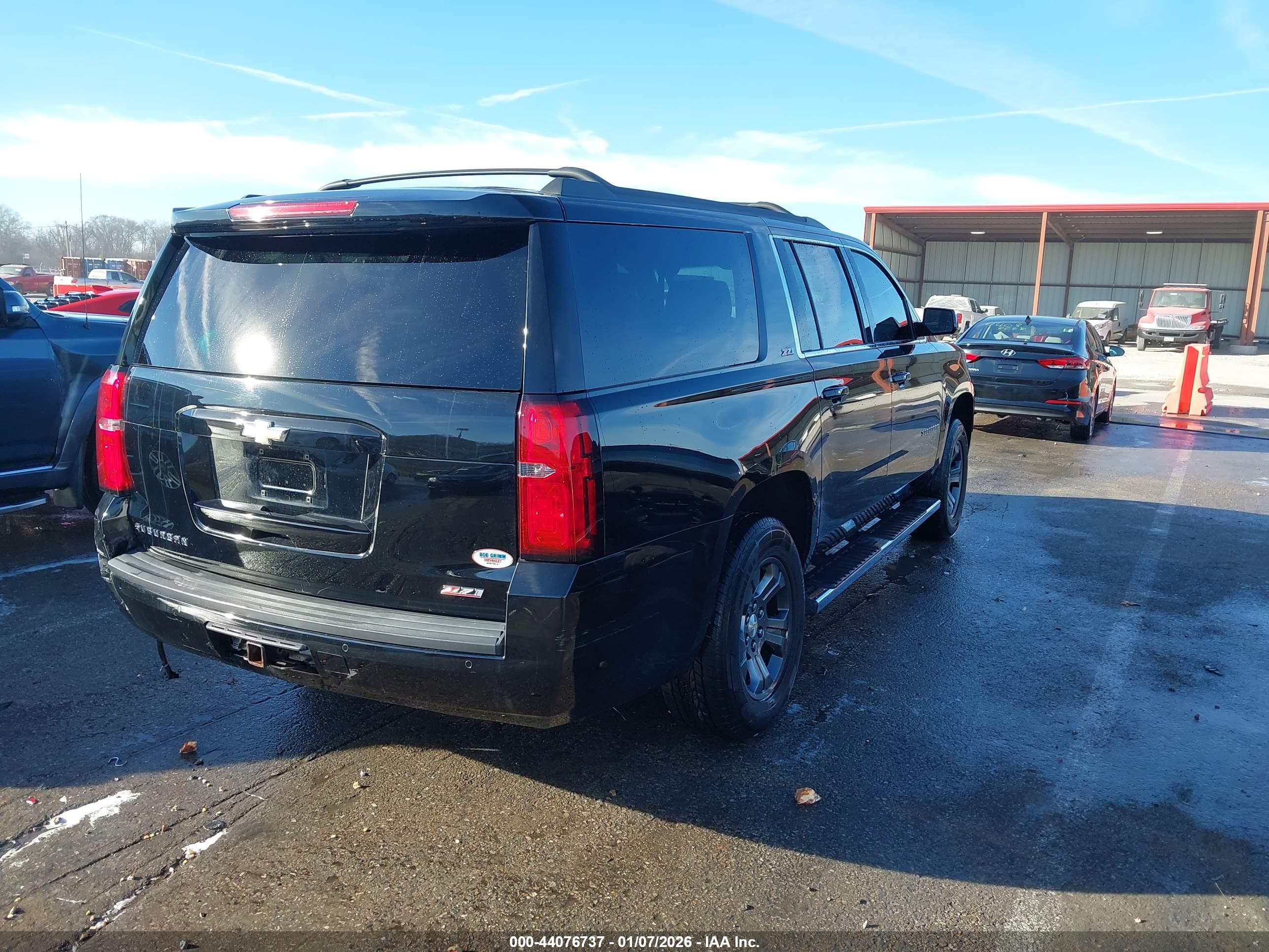 CHEVROLET SUBURBAN image 4