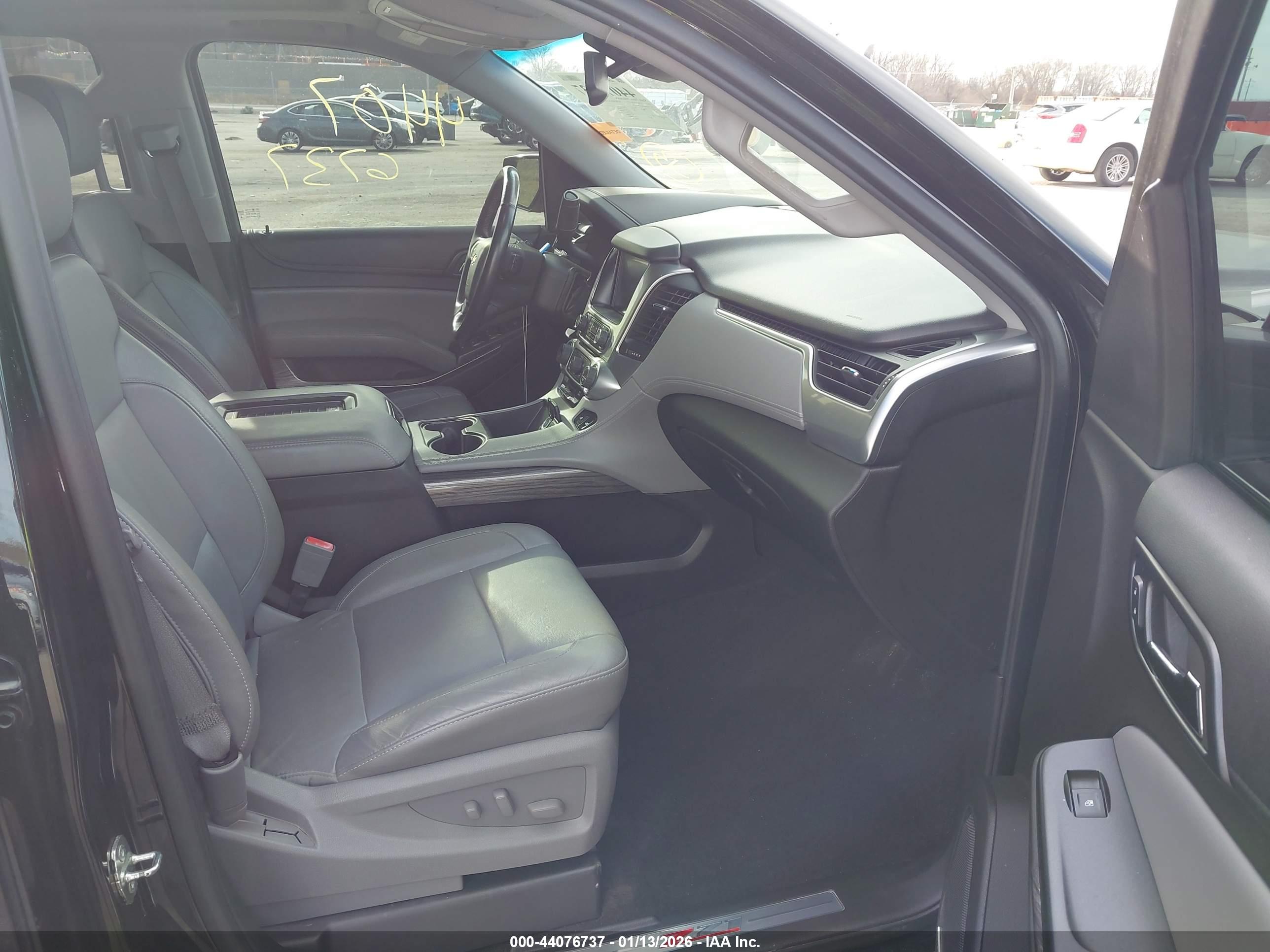 CHEVROLET SUBURBAN image 5