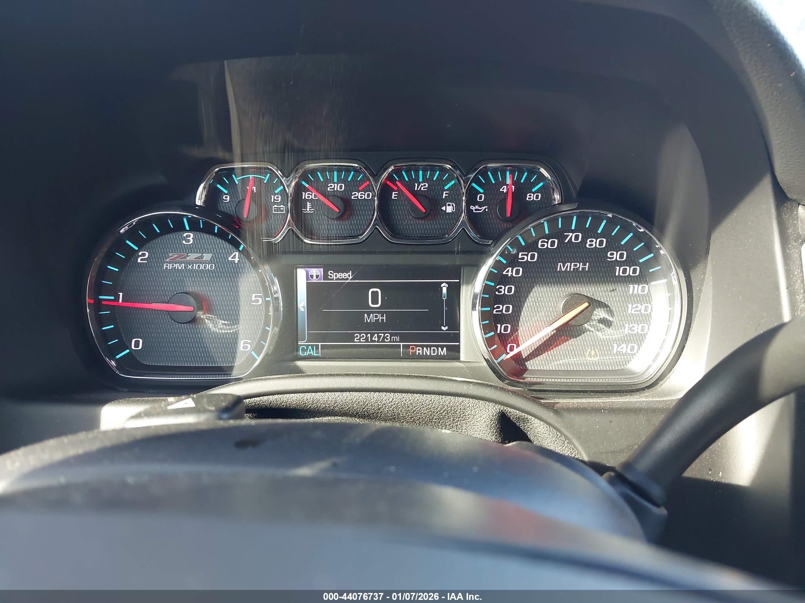 CHEVROLET SUBURBAN image 7