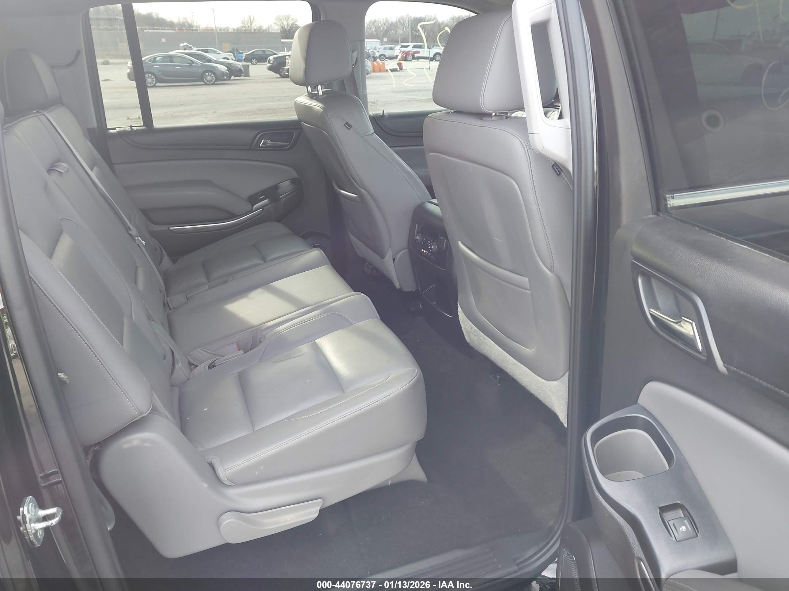 CHEVROLET SUBURBAN image 8