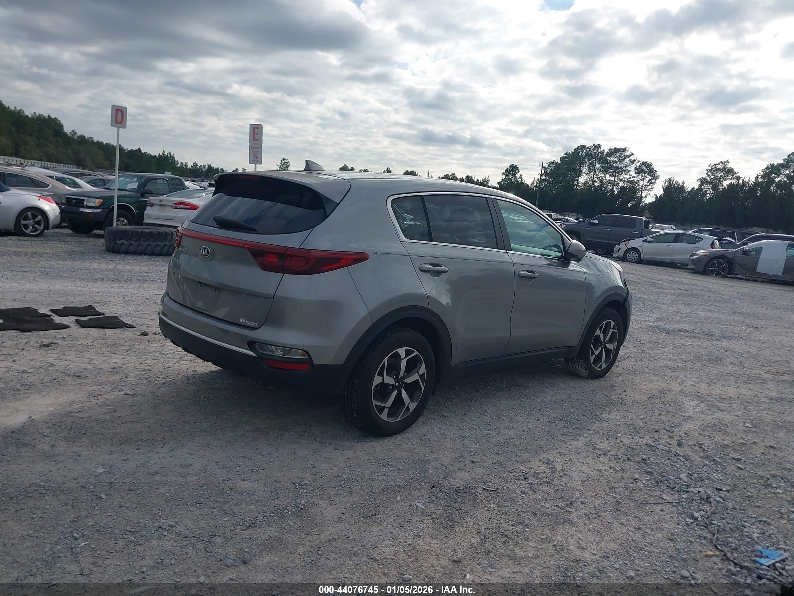 KIA SPORTAGE image 4