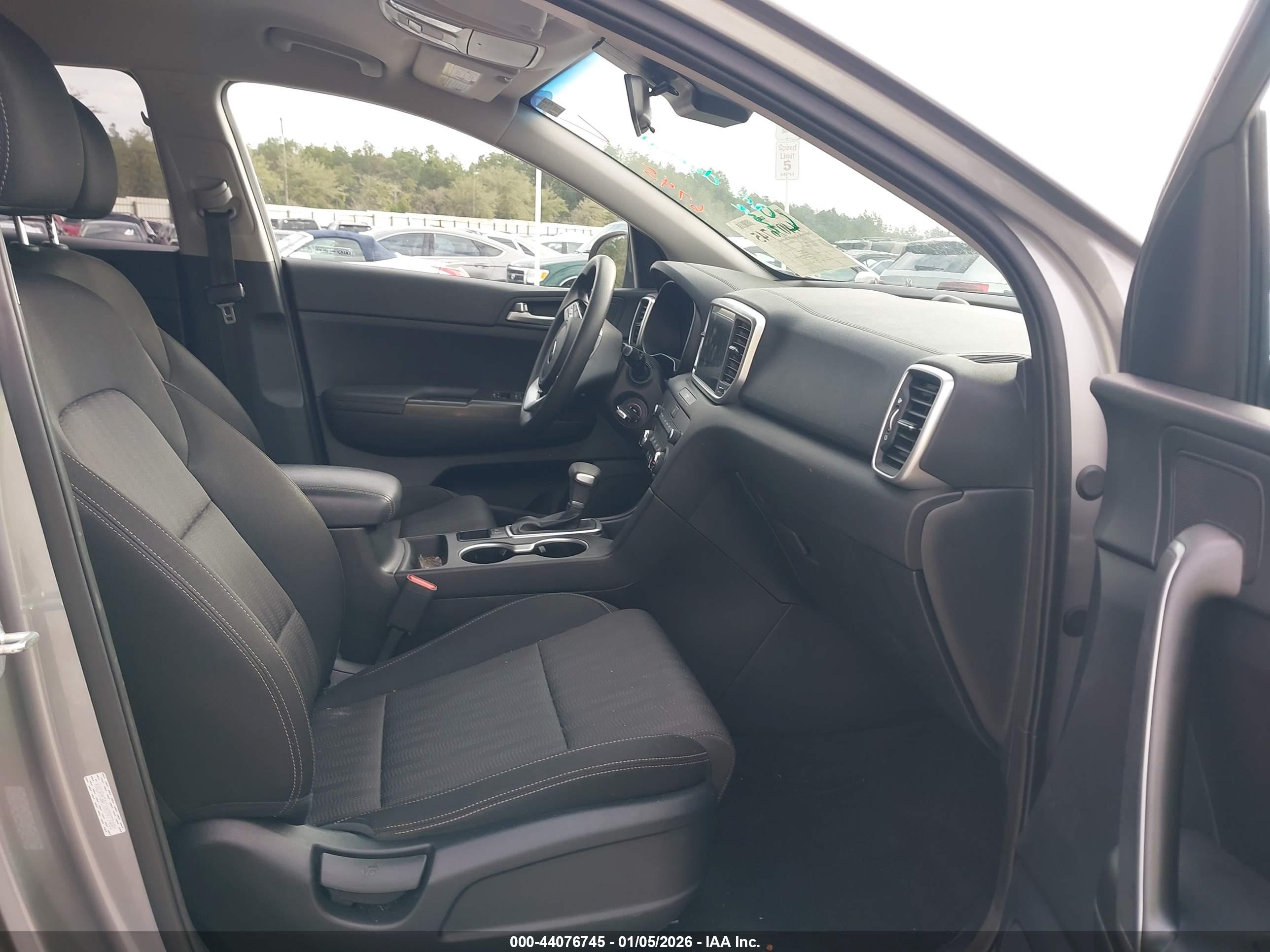 KIA SPORTAGE image 5