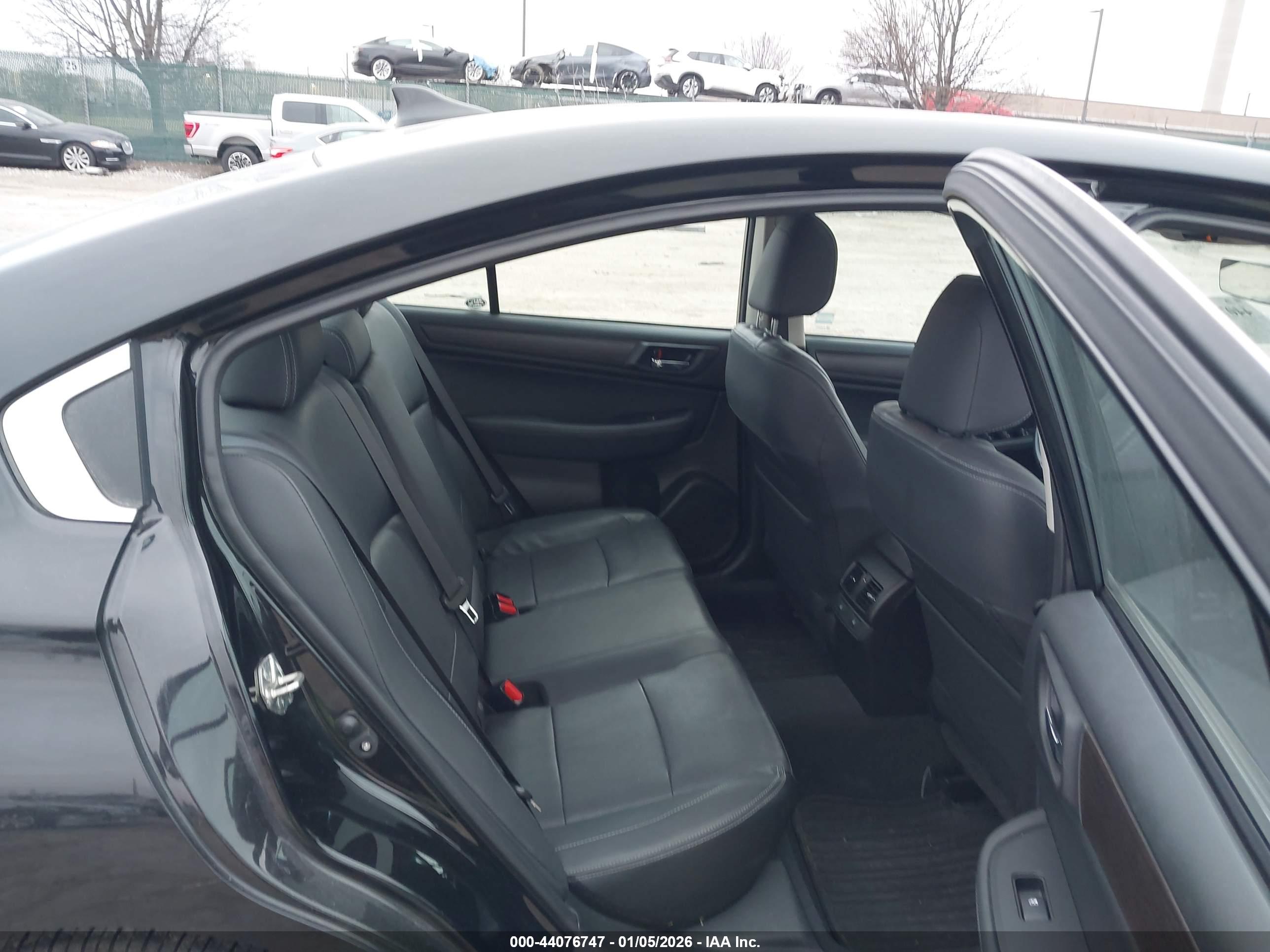 SUBARU LEGACY image 8