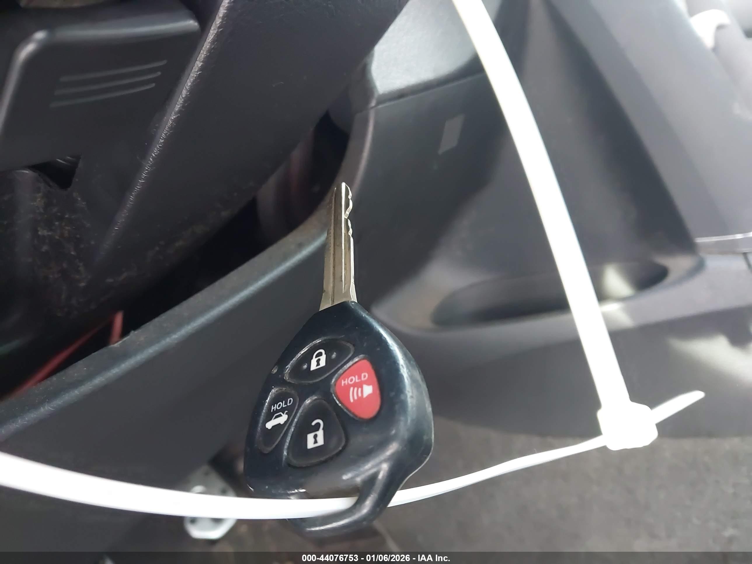 TOYOTA CAMRY image 11