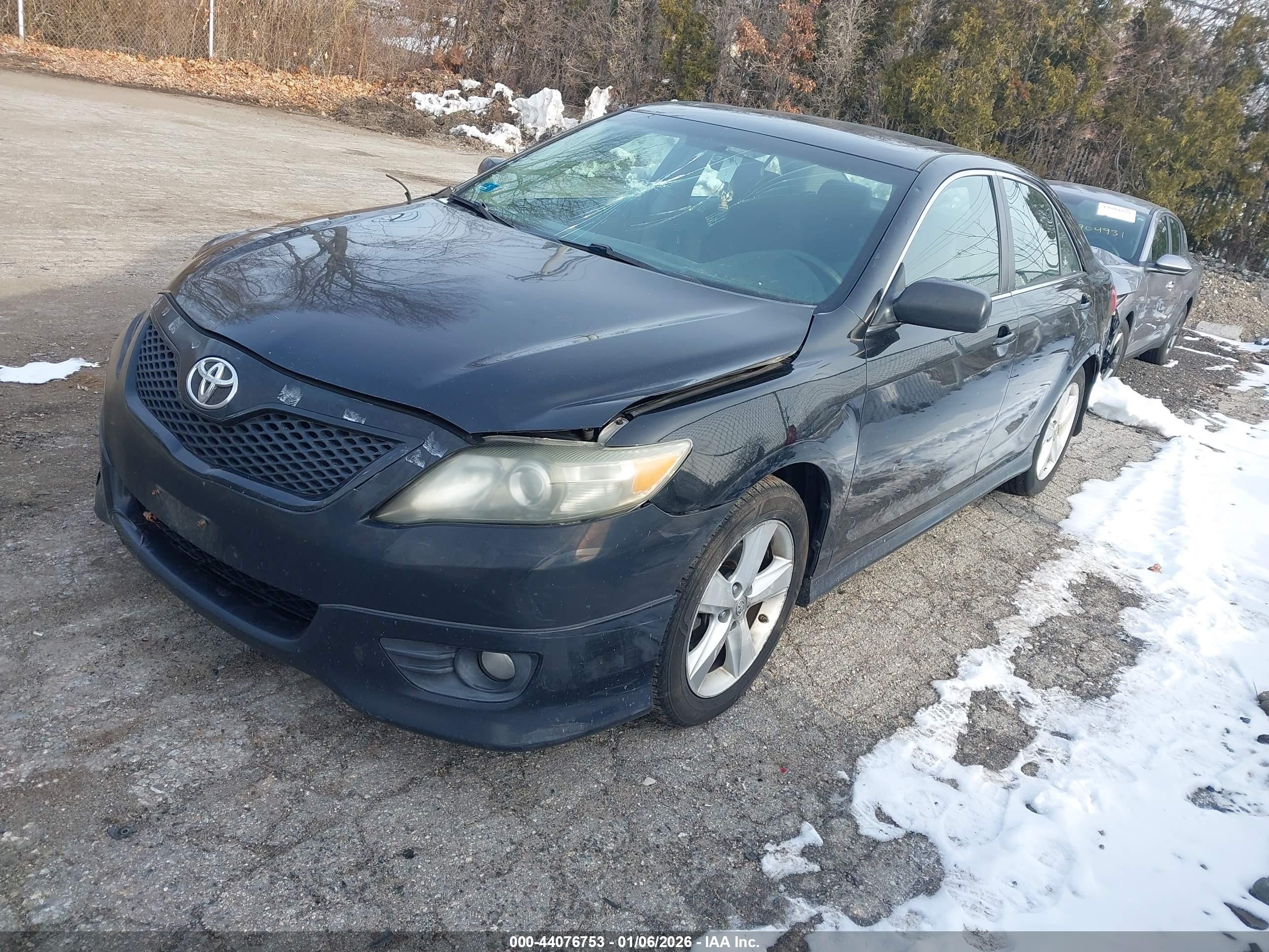 TOYOTA CAMRY image 2