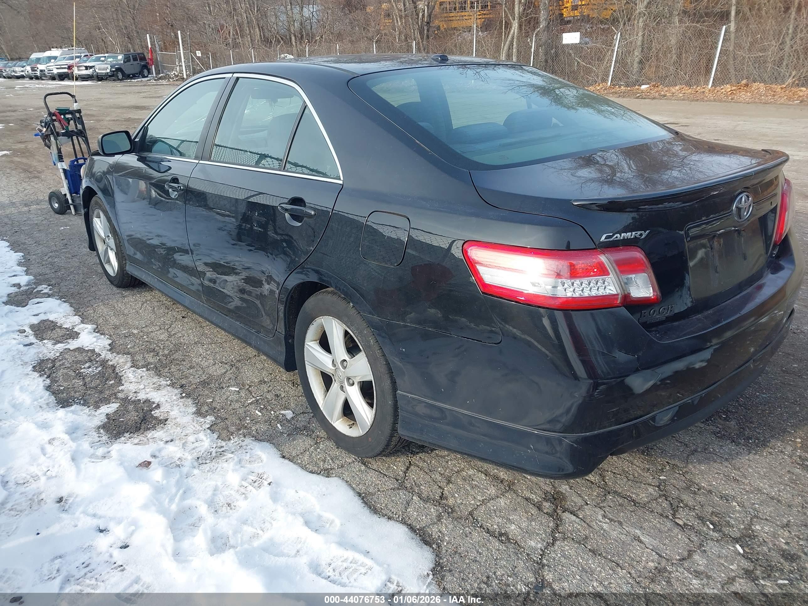 TOYOTA CAMRY image 3