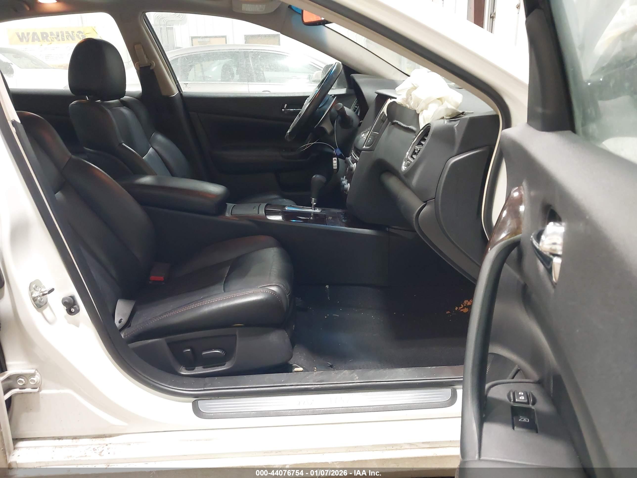 NISSAN MAXIMA image 5