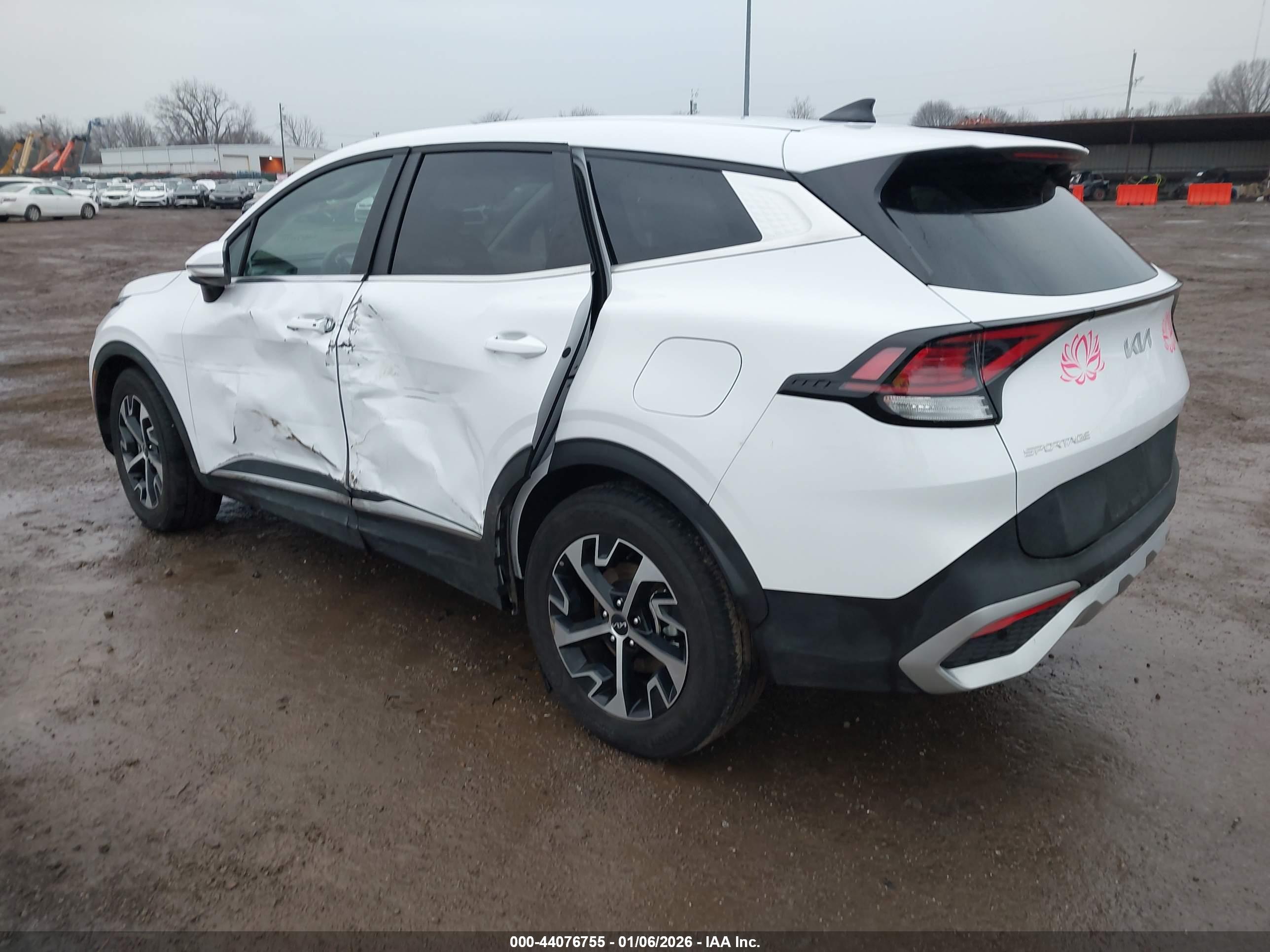 KIA SPORTAGE image 3
