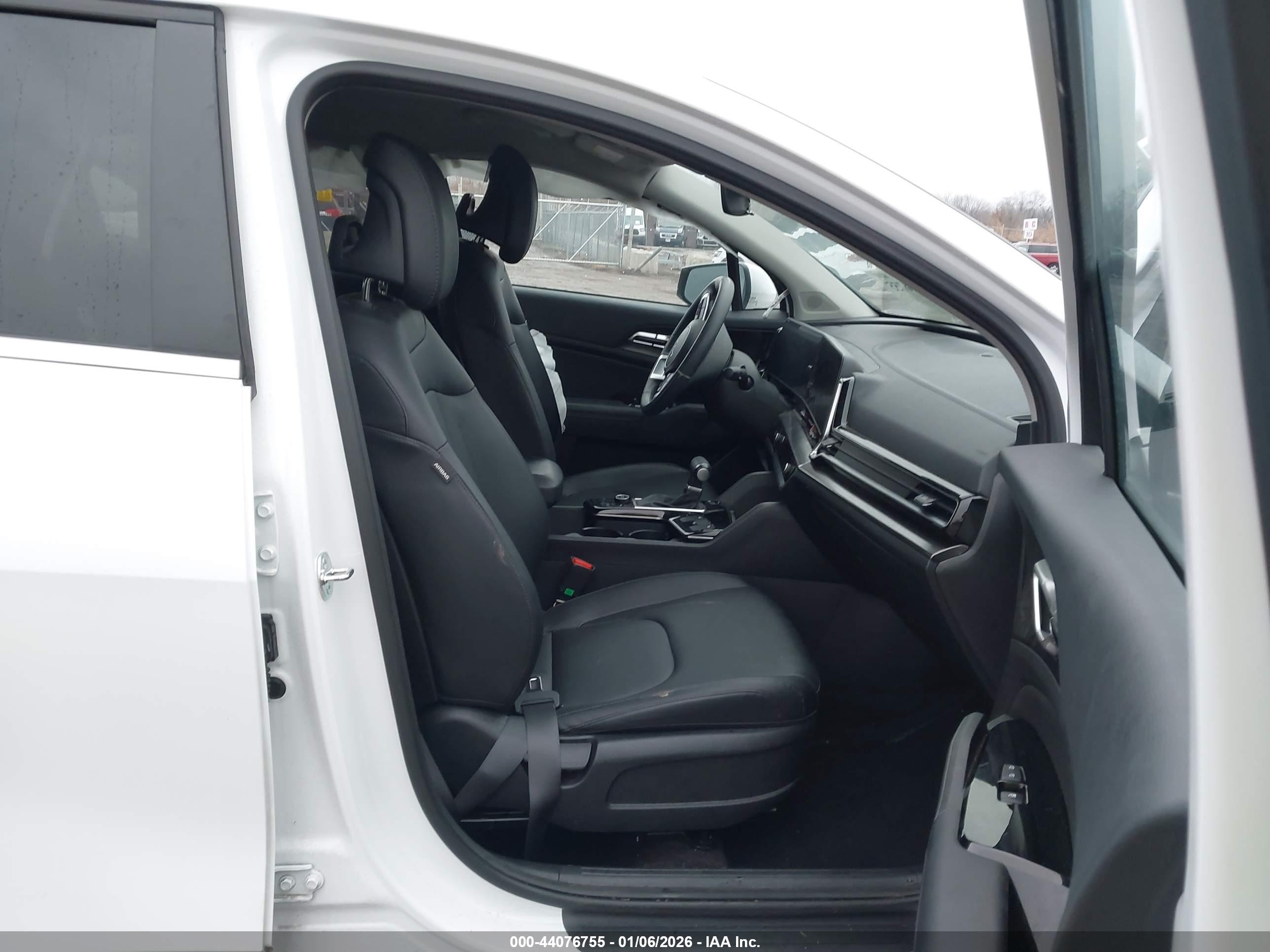 KIA SPORTAGE image 5