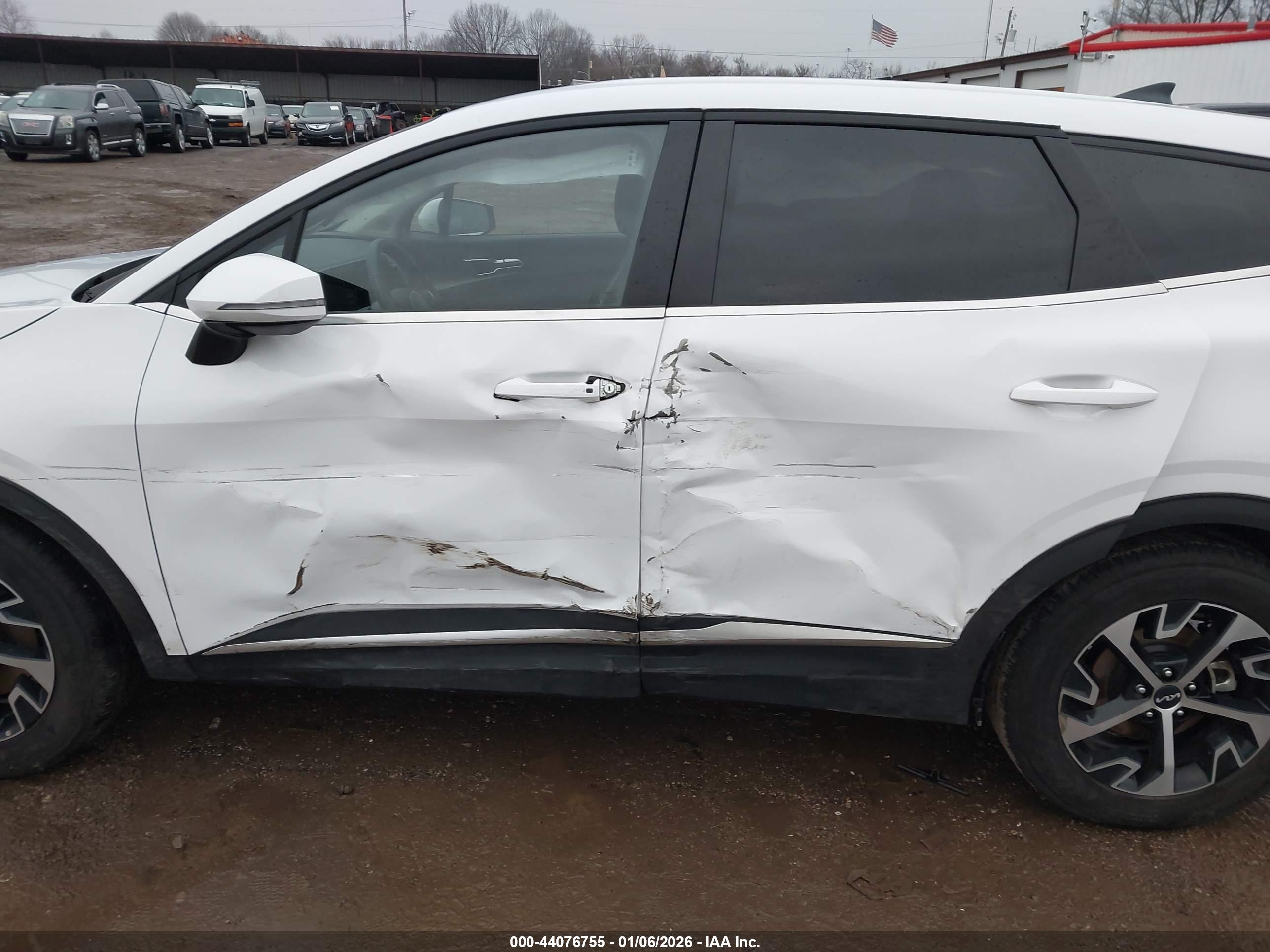 KIA SPORTAGE image 6