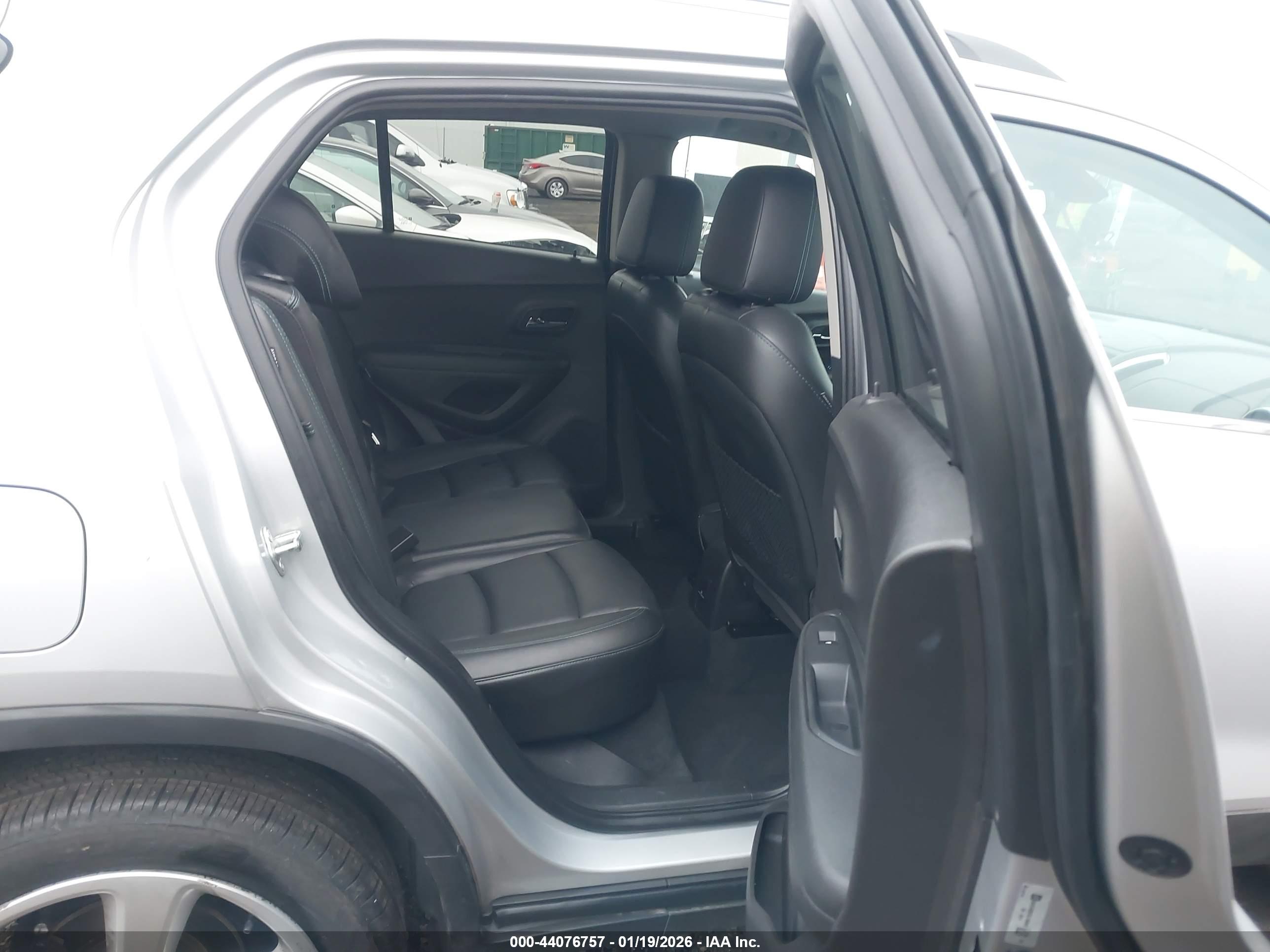 CHEVROLET TRAX image 8