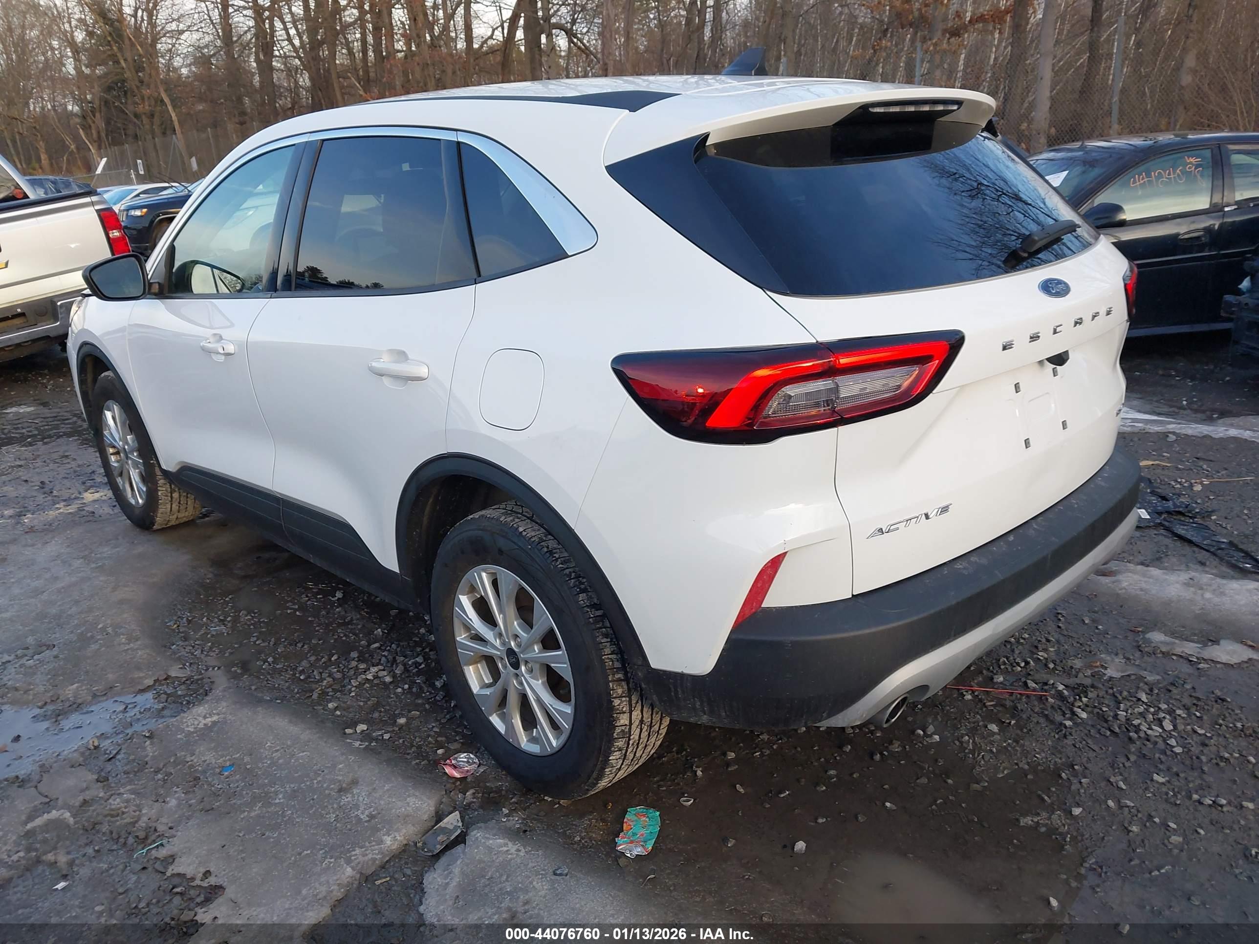 FORD ESCAPE image 3