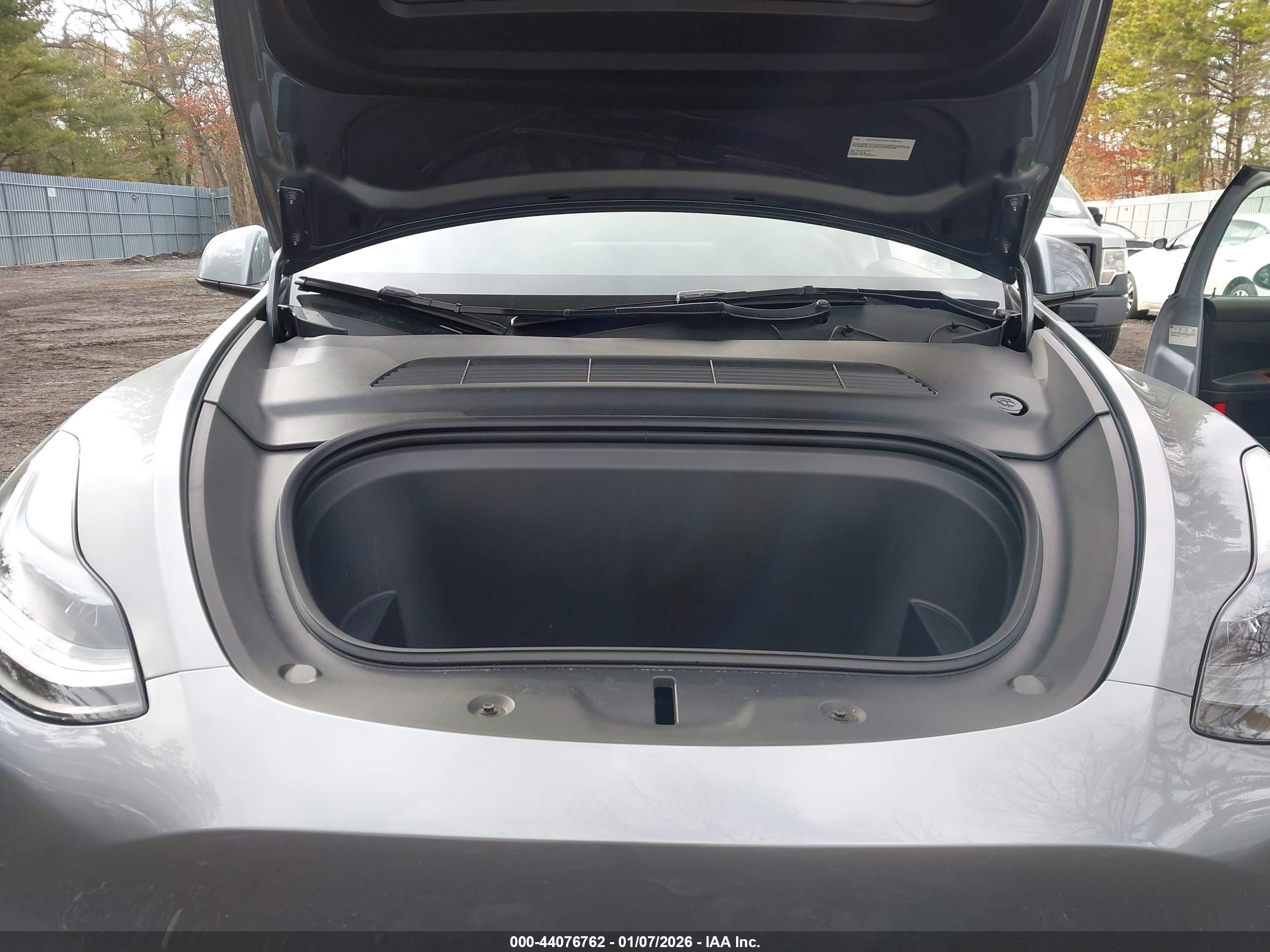TESLA MODEL image 10