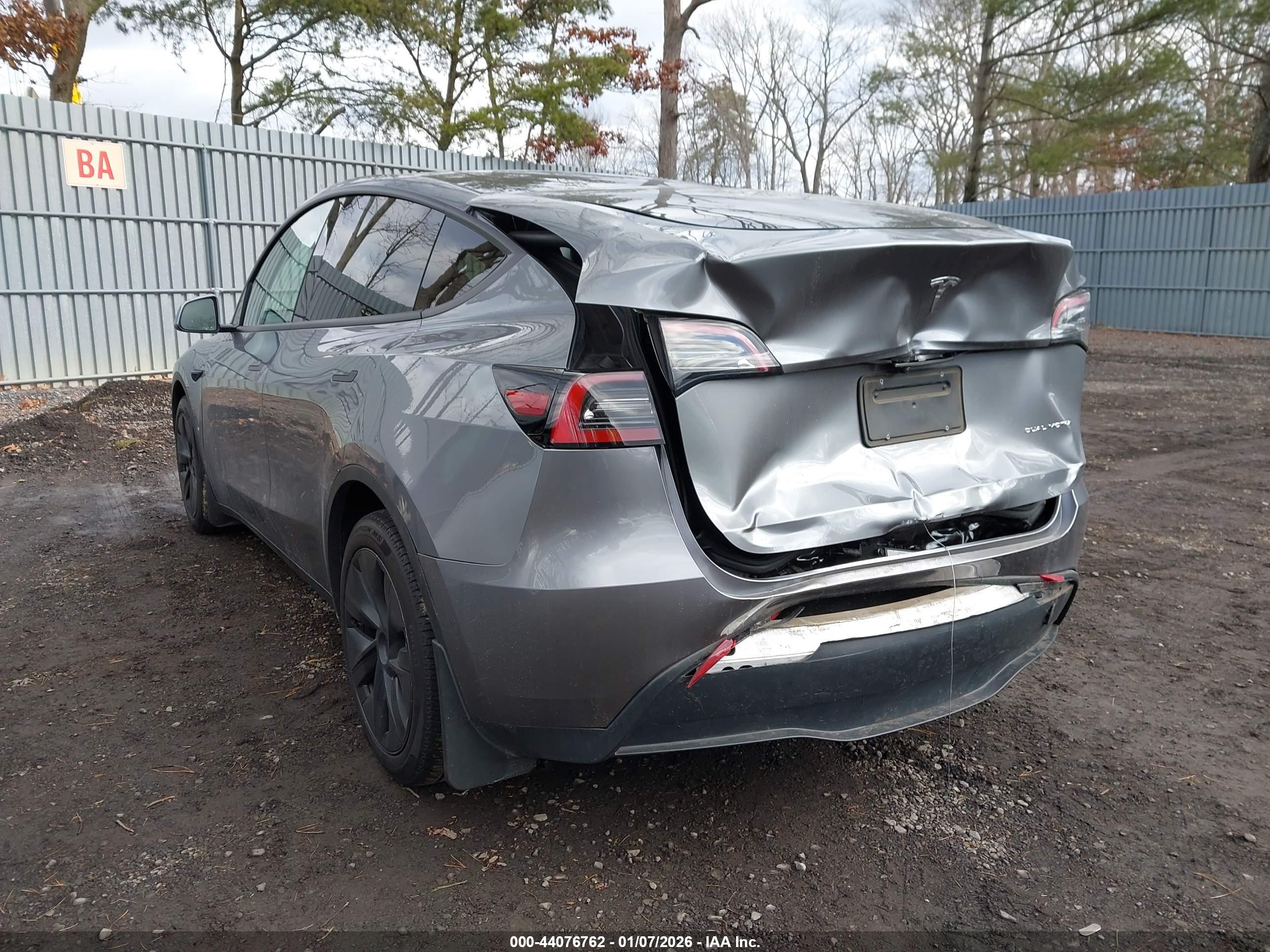 TESLA MODEL image 3