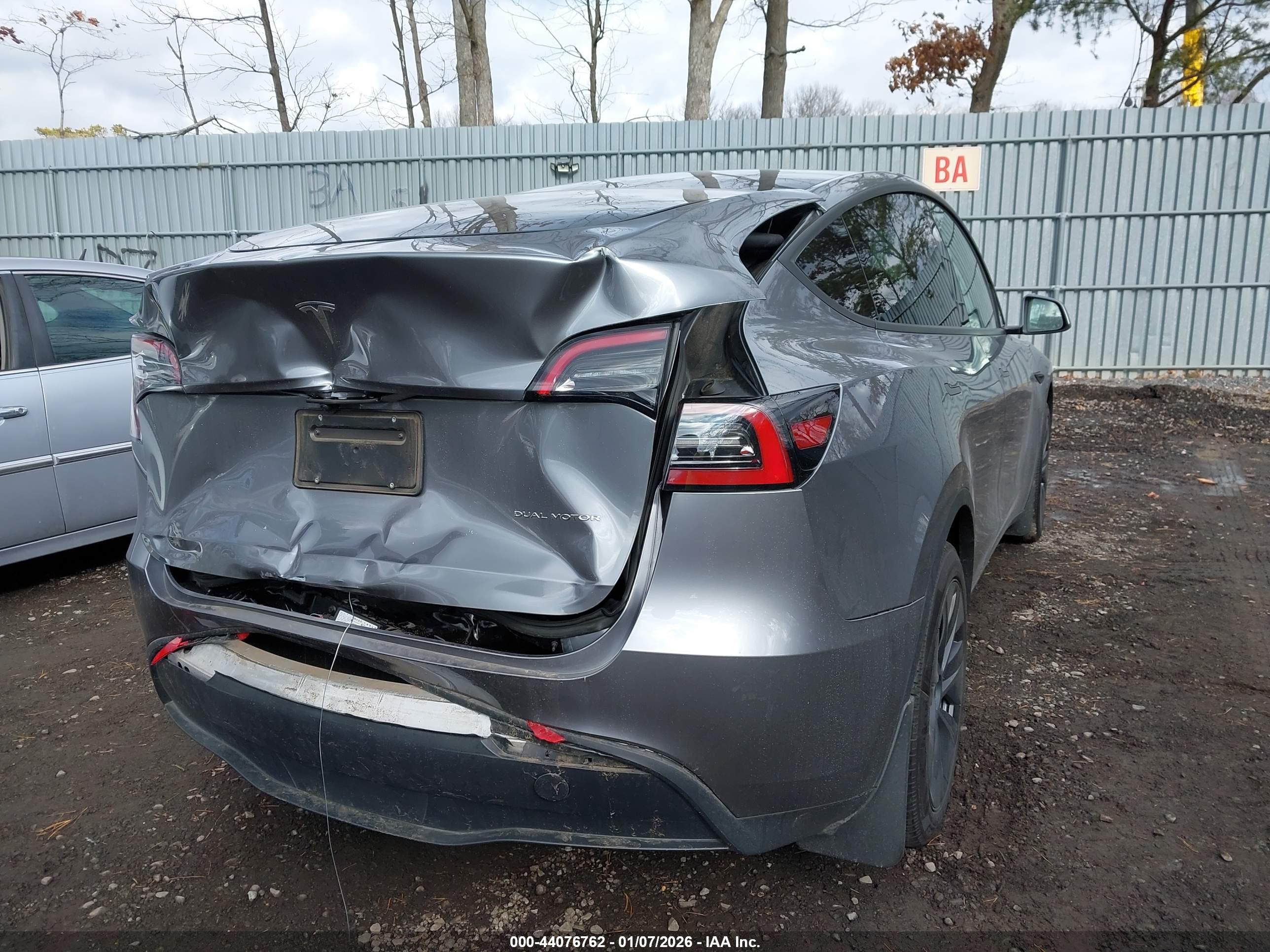 TESLA MODEL image 4