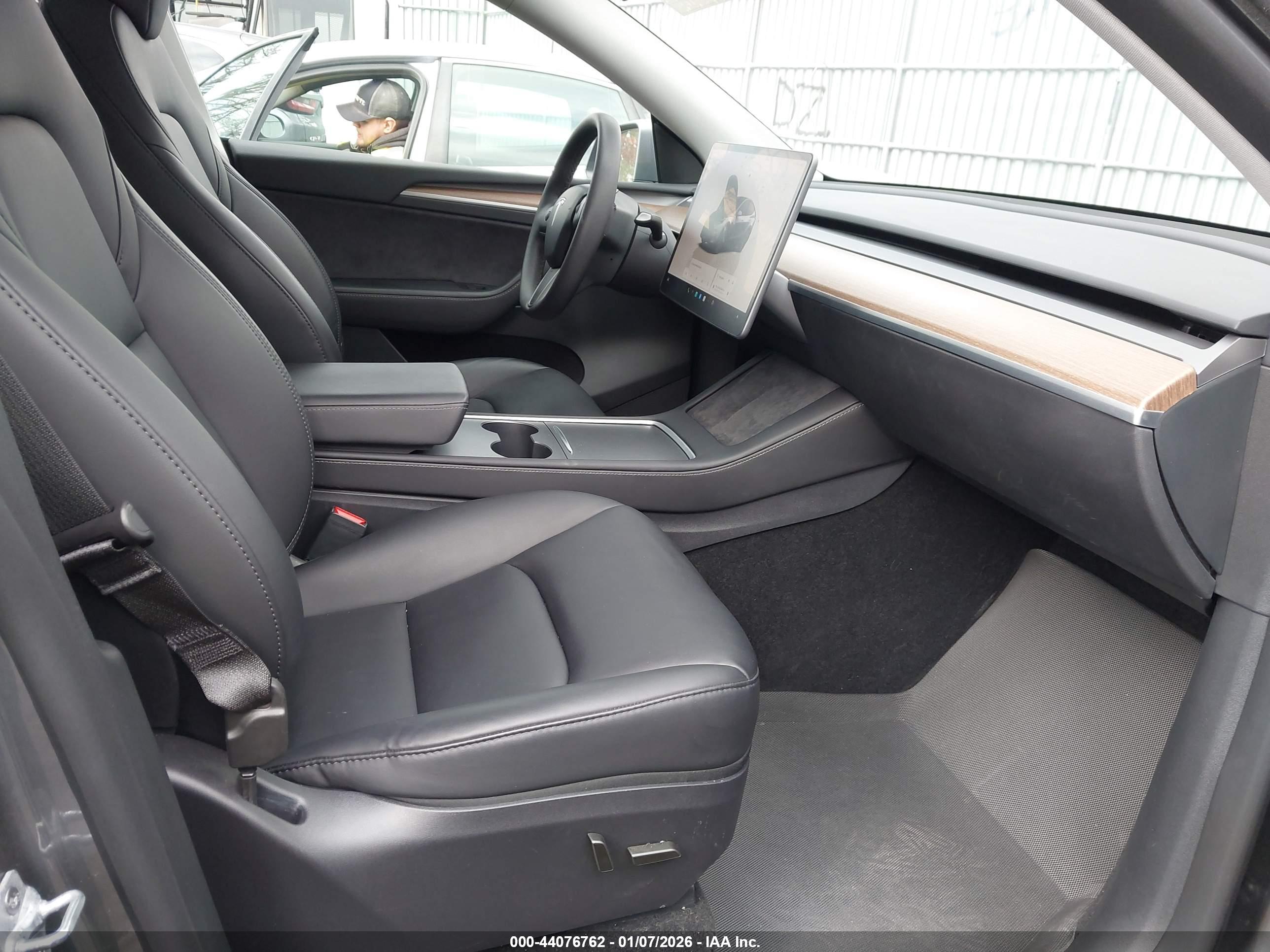 TESLA MODEL image 5