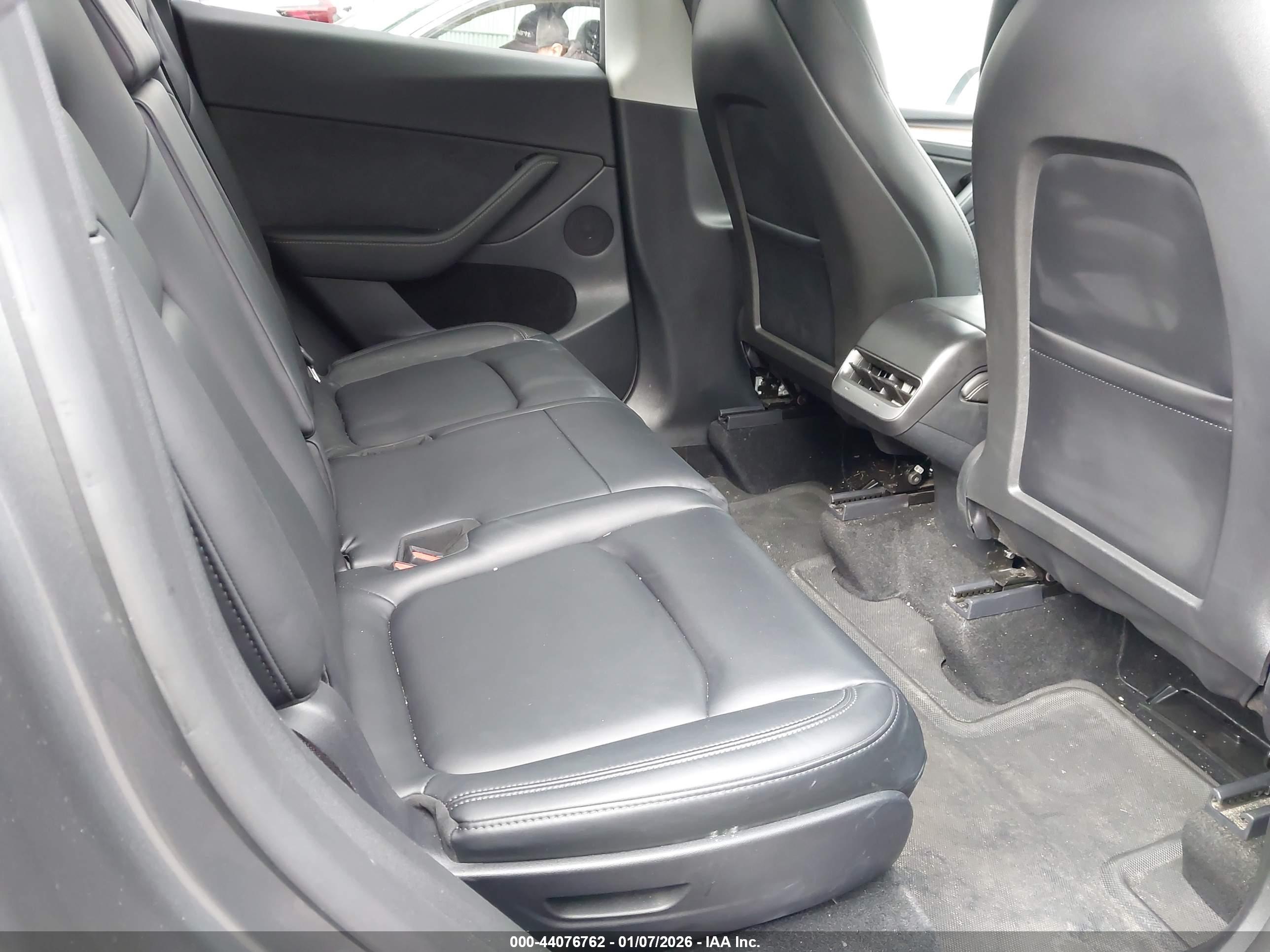 TESLA MODEL image 8
